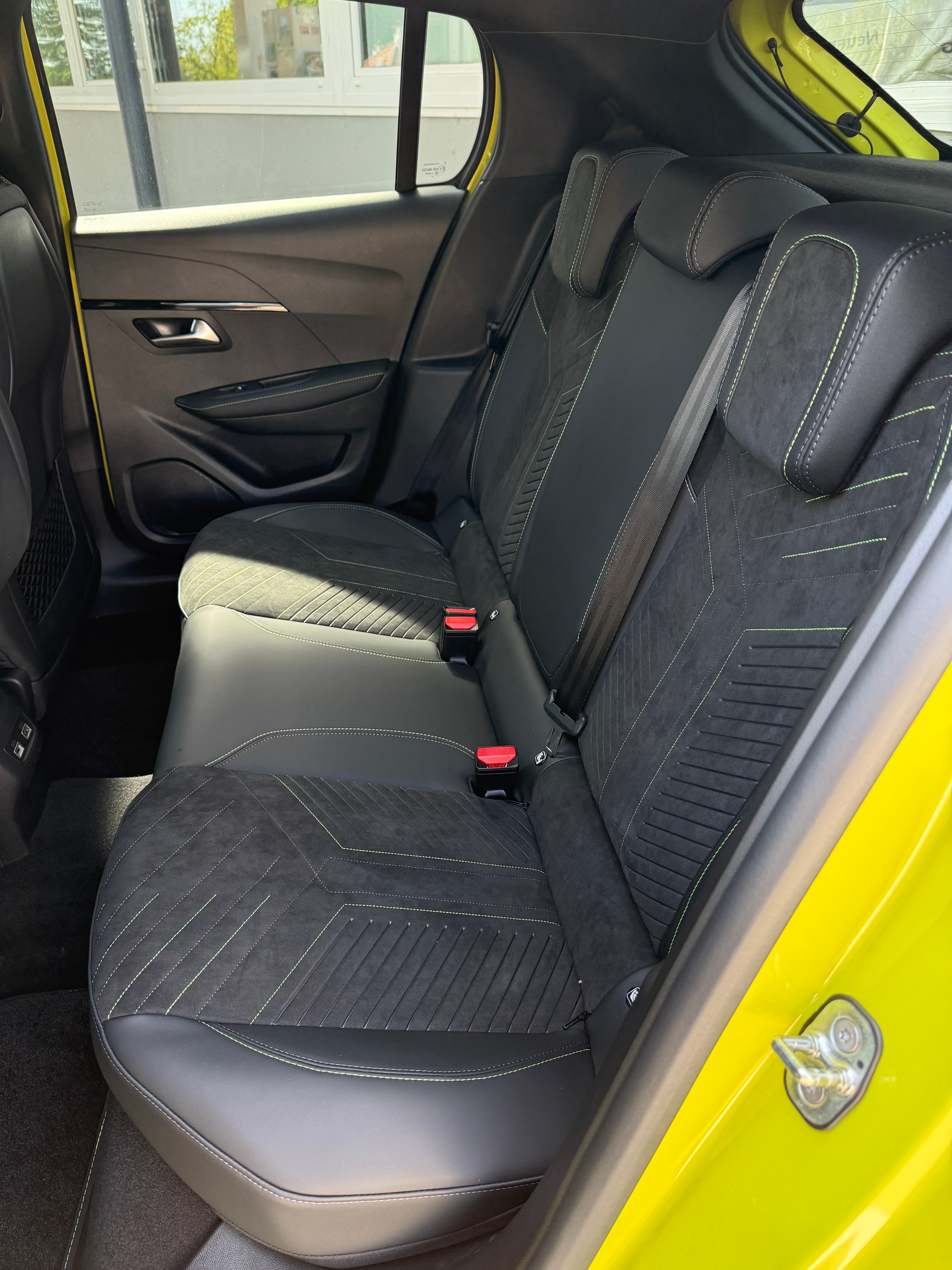 PEUGEOT 208 1.2 MHEV 145 GT-image-5