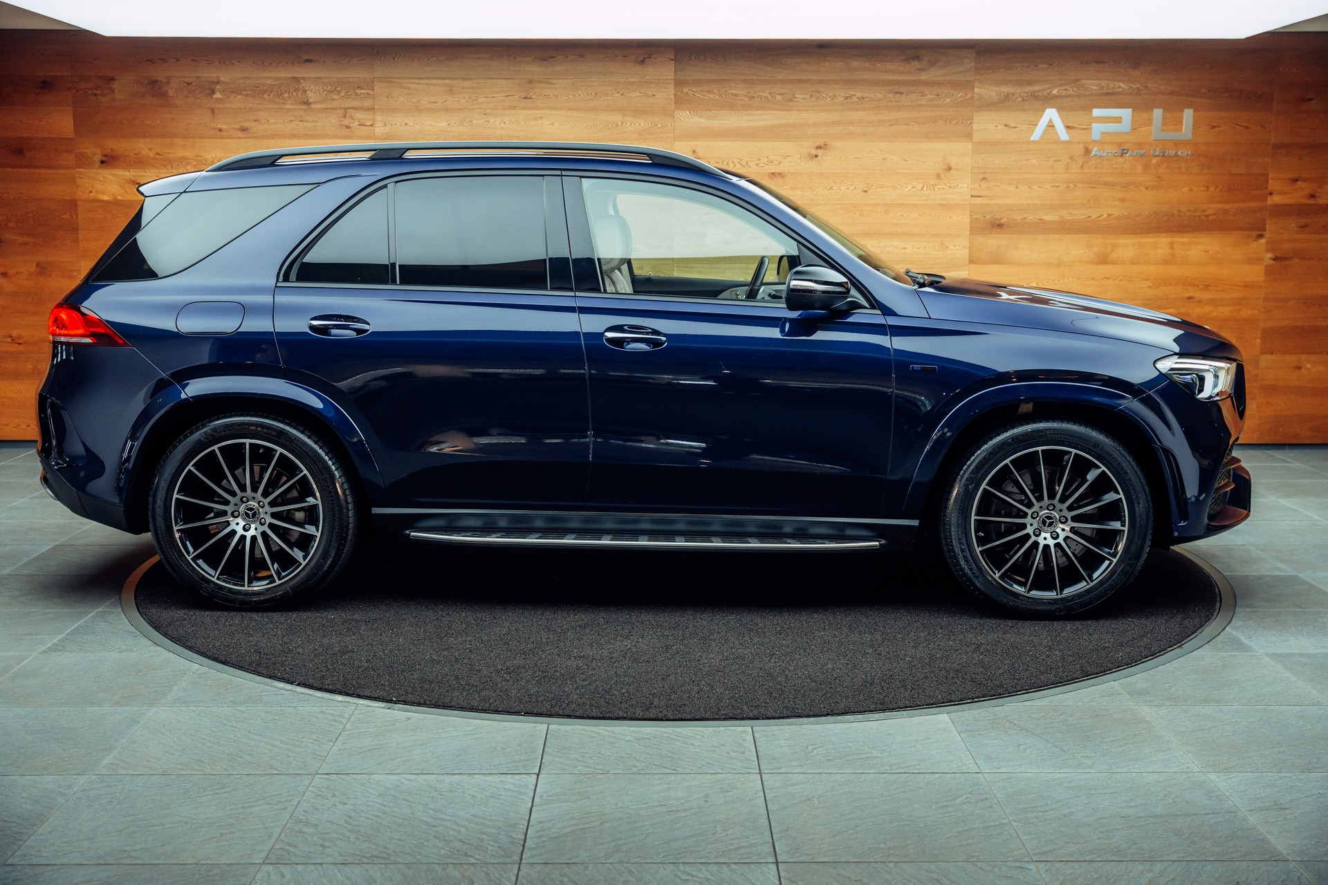 MERCEDES-BENZ GLE 350 de 4Matic AMG Line 9G-Tronic-showroom-element-1