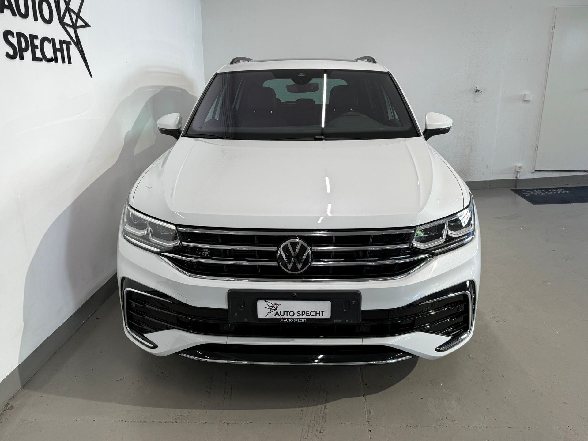VW Tiguan 2.0TSI R-Line 4Motion DSG-showroom-element-2