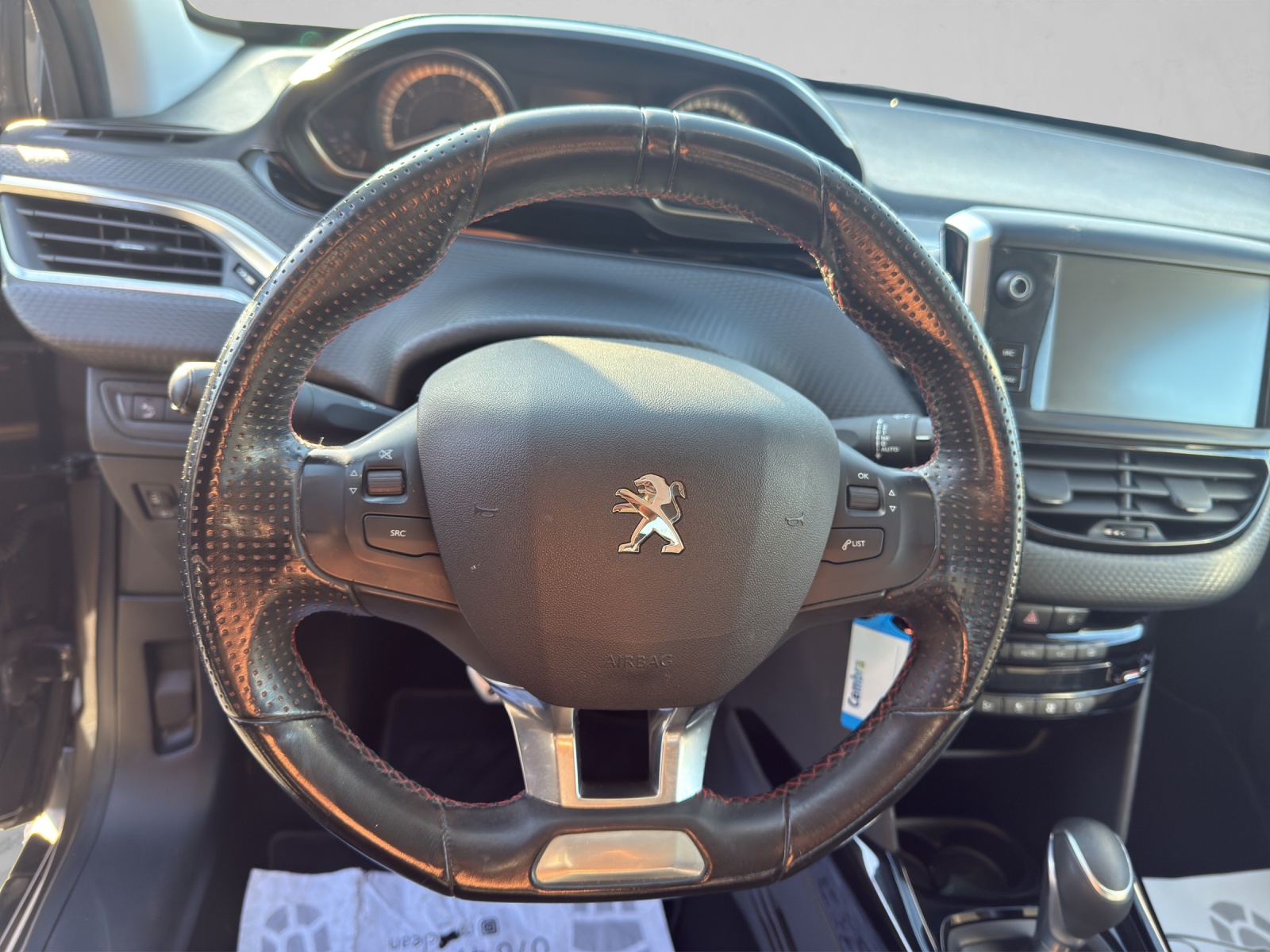 PEUGEOT 2008 1.2 PureTech GT Line EAT6-image-9