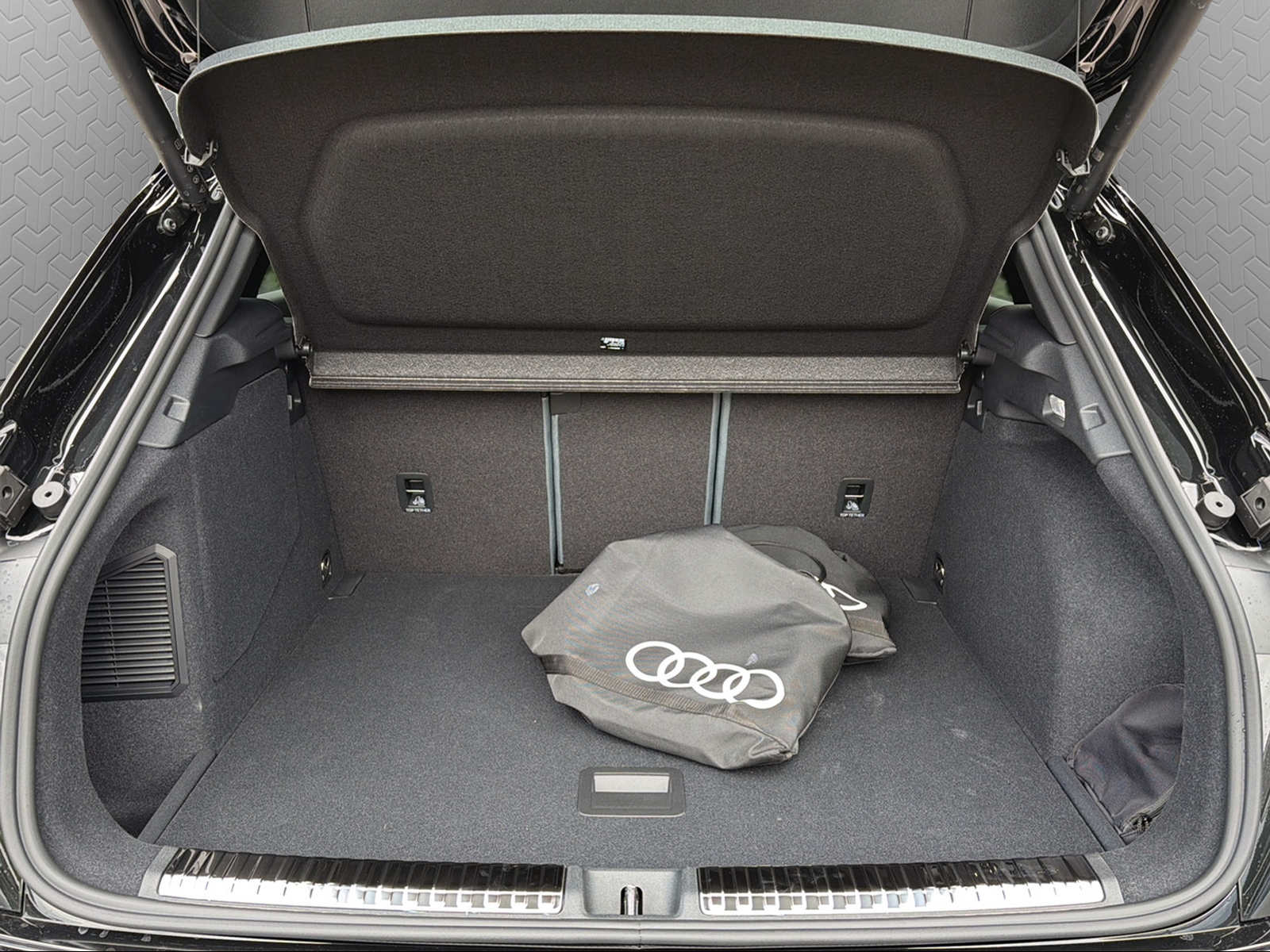 AUDI Q3 SUV e-hybrid 200 kW S tronig-image-13