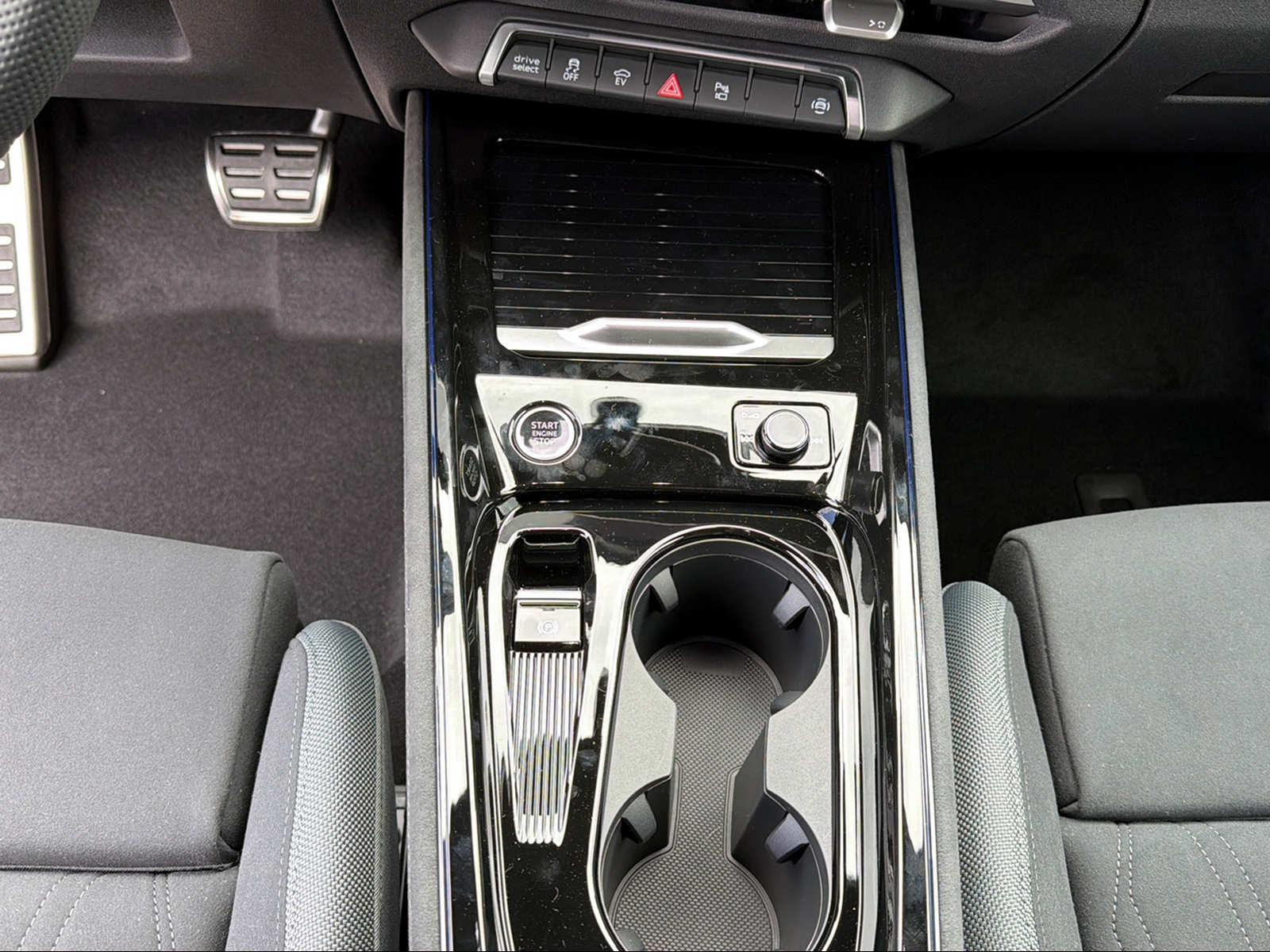 AUDI Q3 SUV e-hybrid 200 kW S tronig-image-11