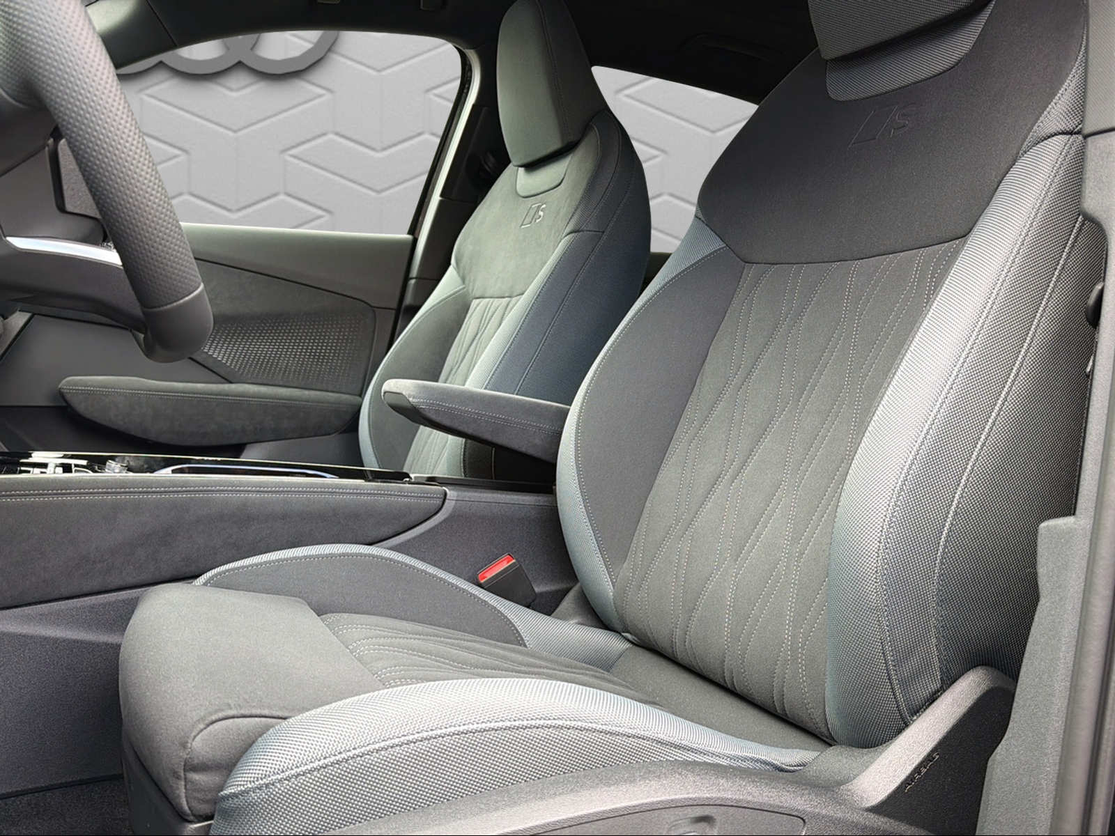 AUDI Q3 SUV e-hybrid 200 kW S tronig-image-6