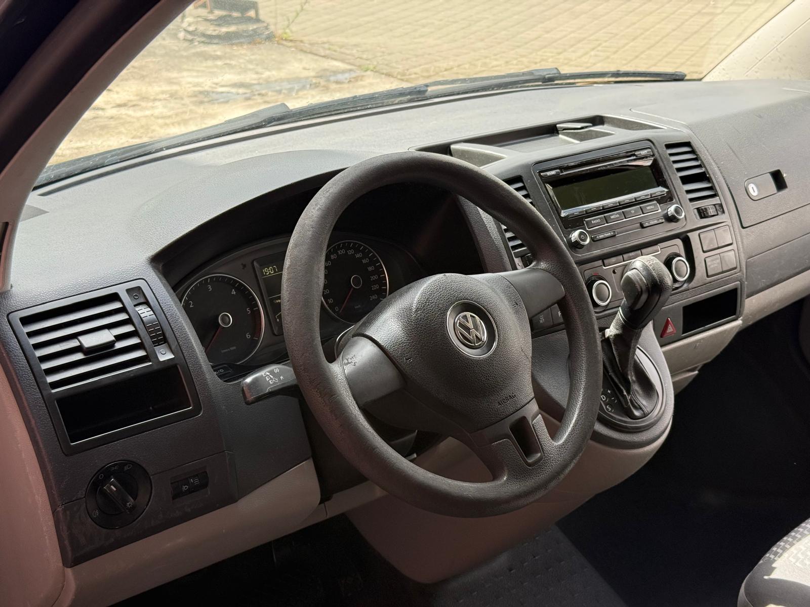 VW T5 Transporter 2.0 TDI DSG-image-10