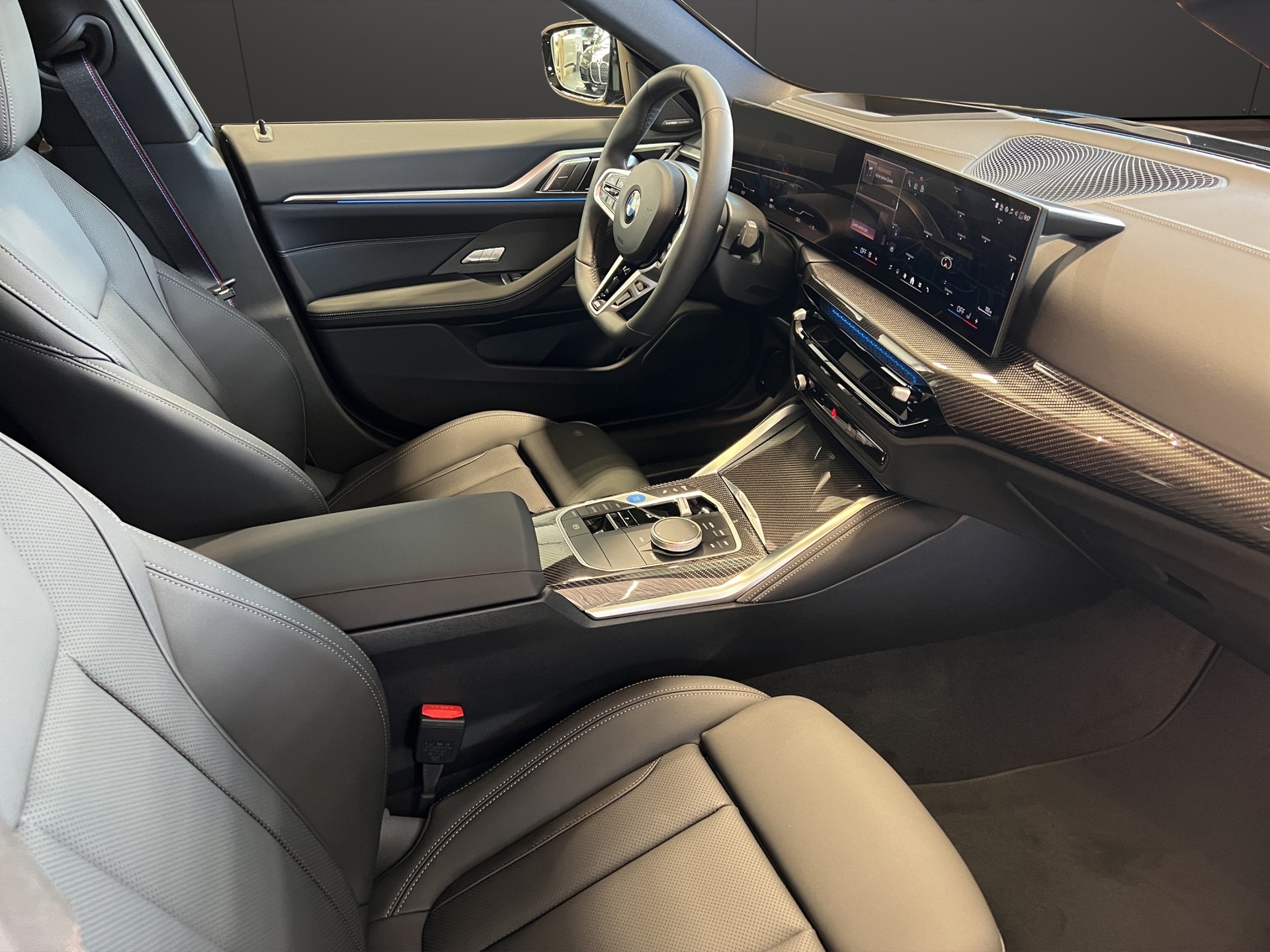 BMW i4 xDrive40-image-17