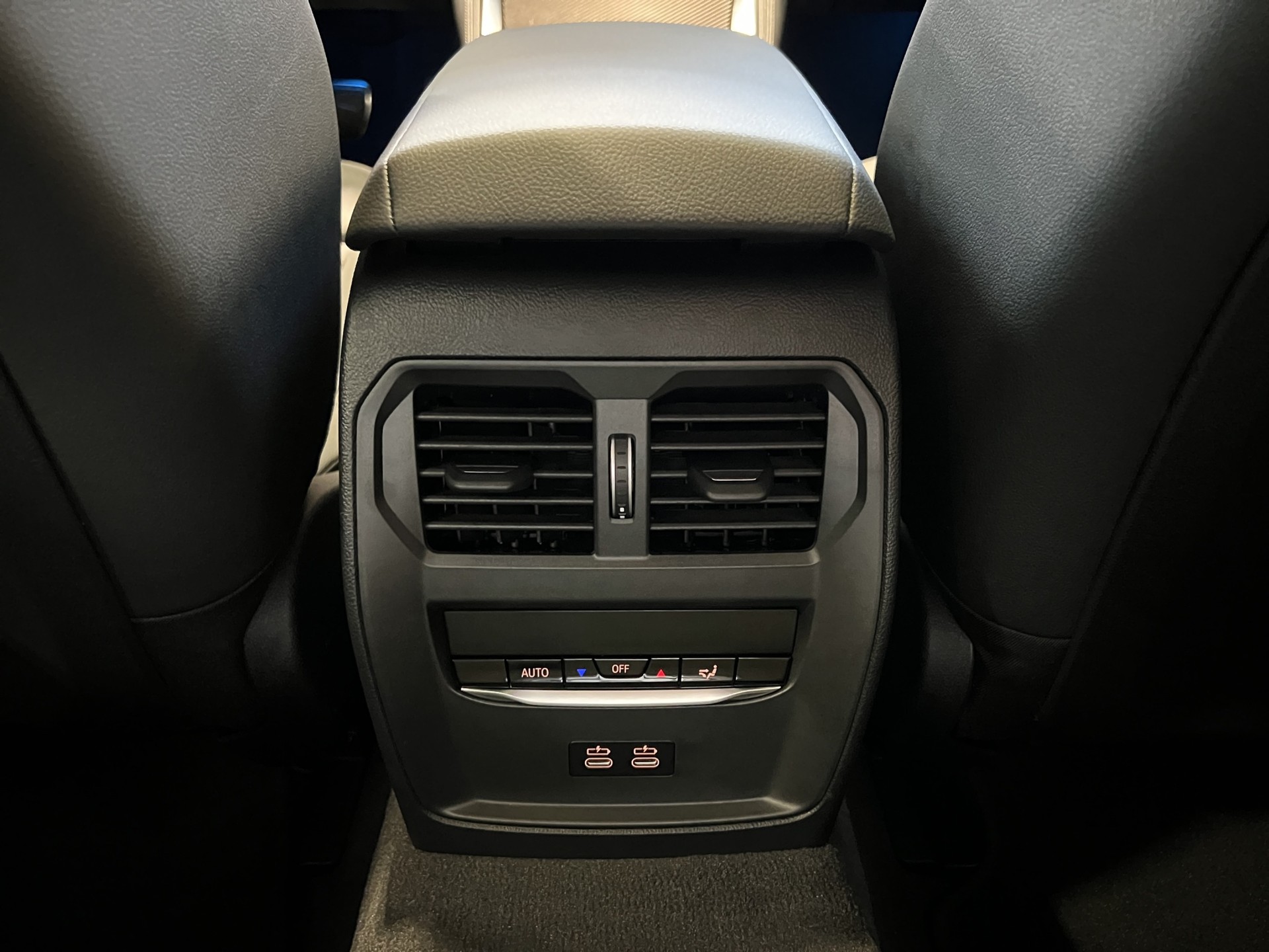BMW i4 xDrive40-image-10