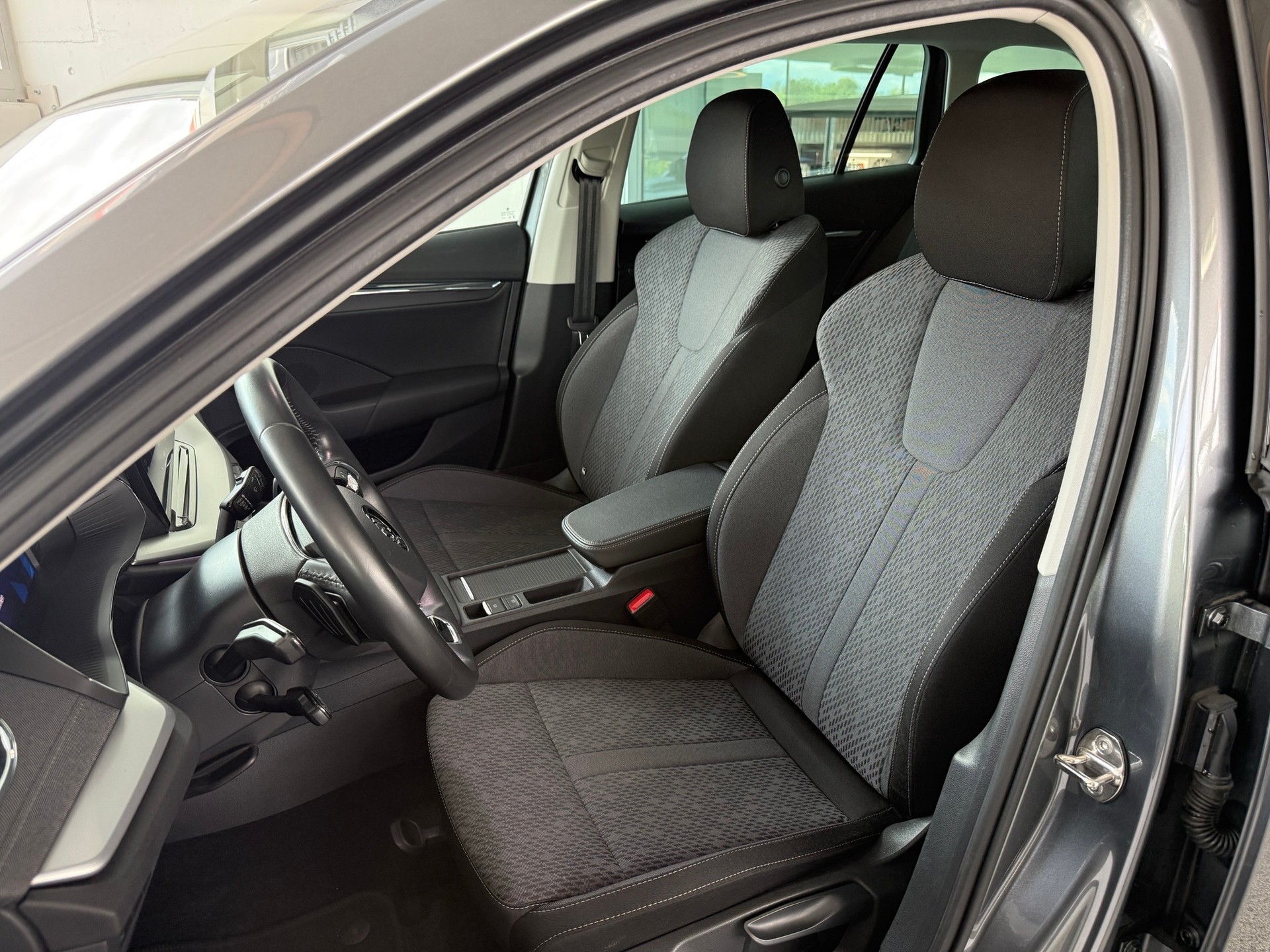 SKODA Octavia Combi 2.0 TDI DSG Style-image-7