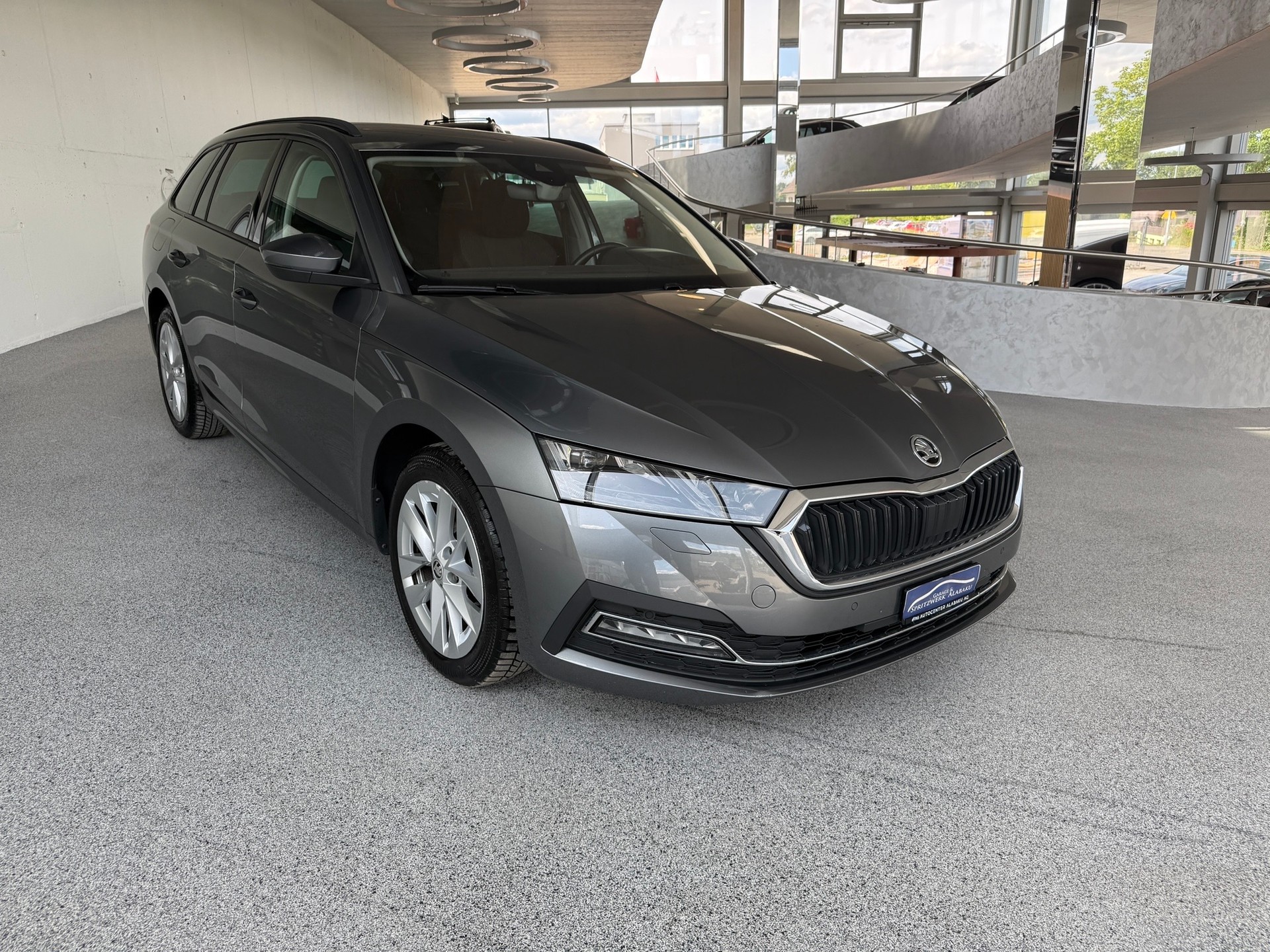 SKODA Octavia Combi 2.0 TDI DSG Style-image-2
