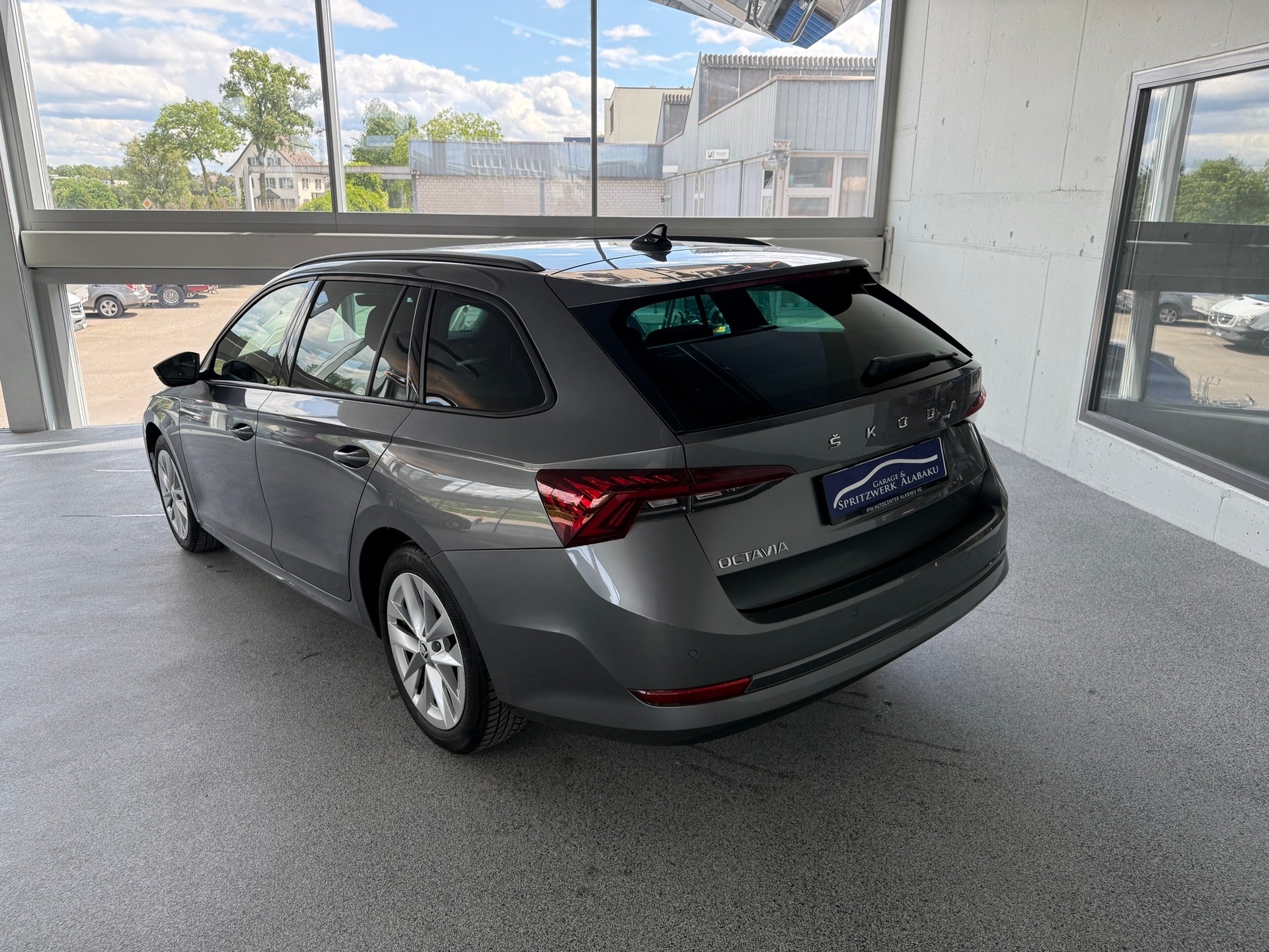SKODA Octavia Combi 2.0 TDI DSG Style-image-5