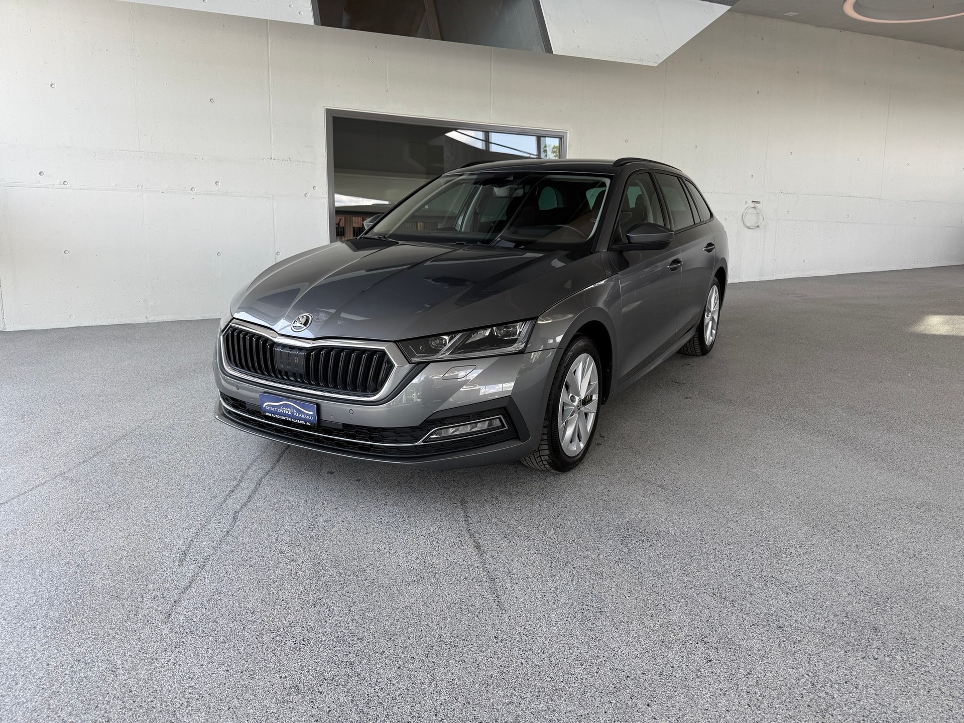 SKODA Octavia Combi 2.0 TDI DSG Style-image-0