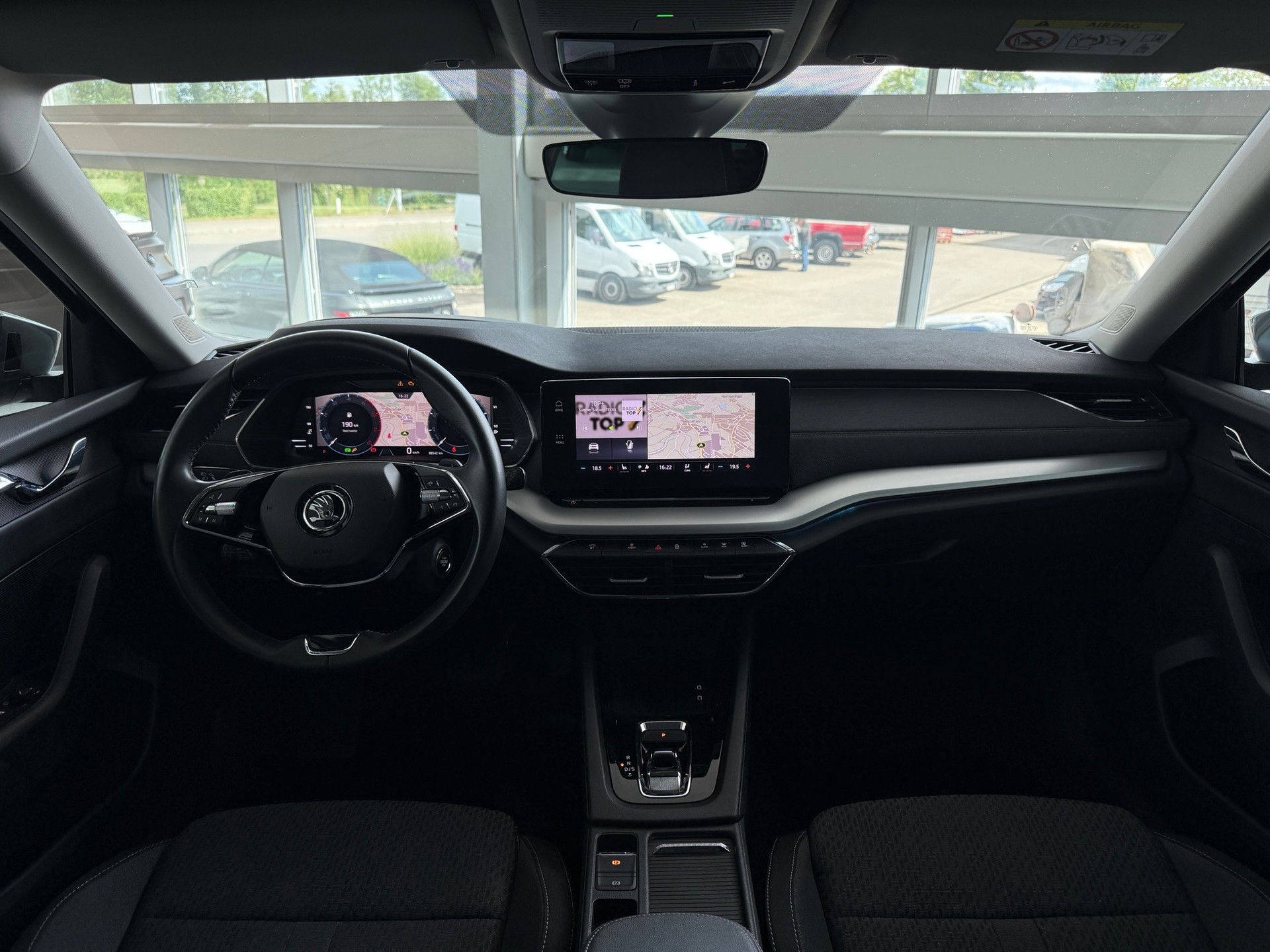 SKODA Octavia Combi 2.0 TDI DSG Style-image-17