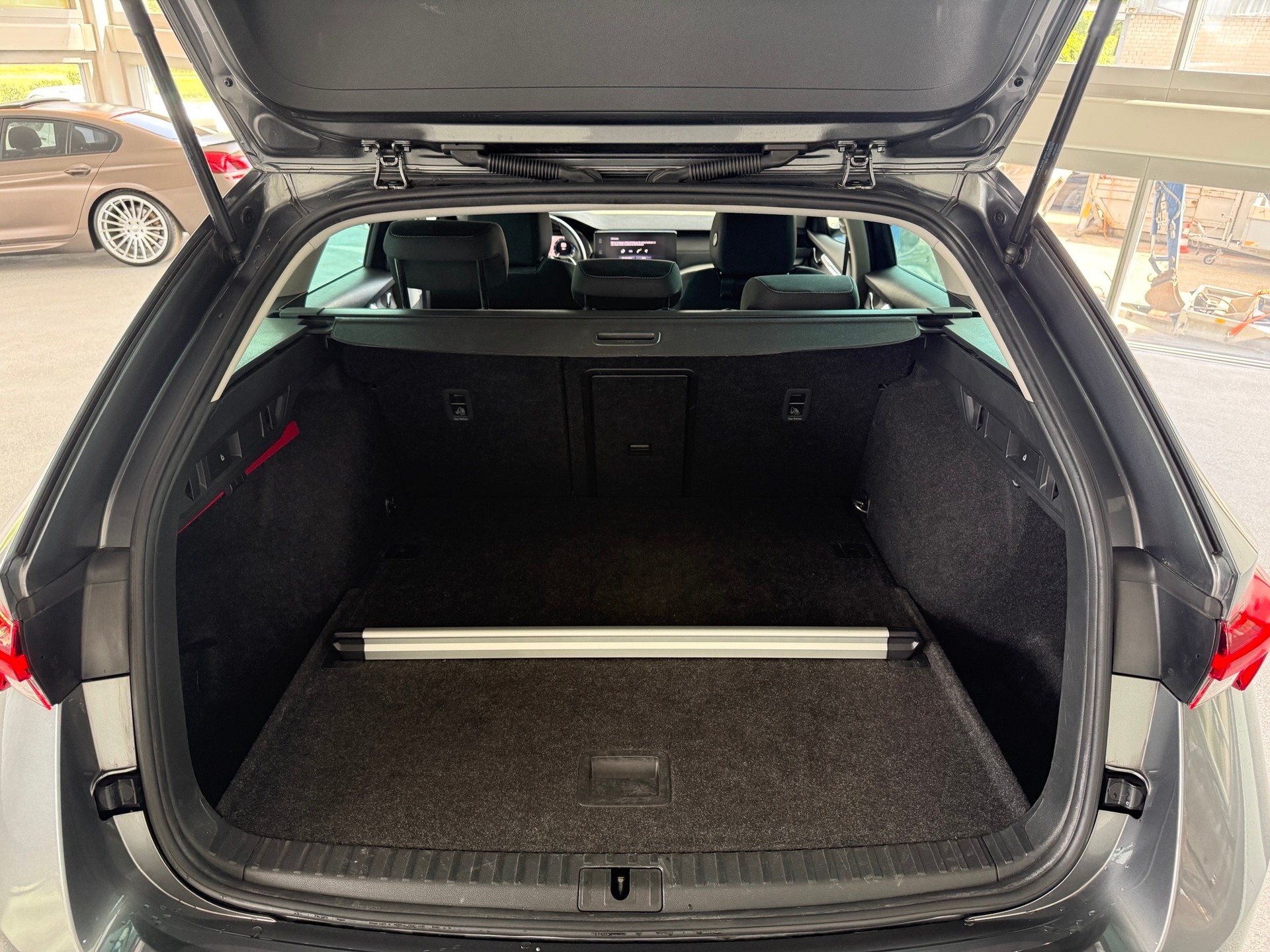 SKODA Octavia Combi 2.0 TDI DSG Style-image-13