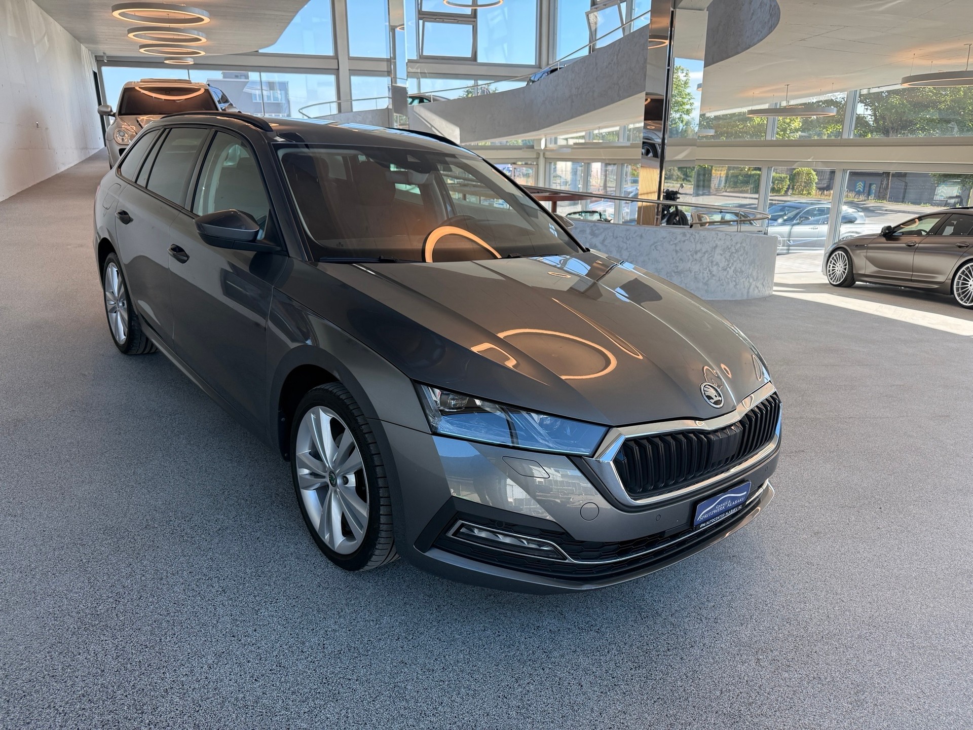 SKODA Octavia Combi 2.0 TDI DSG Ambition-image-2