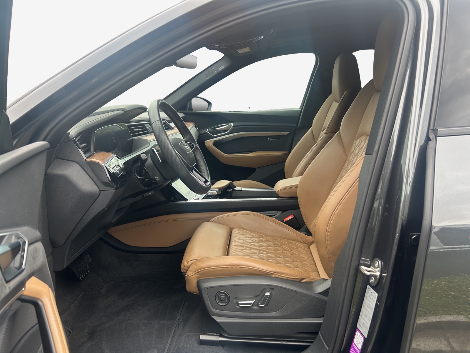 AUDI e-tron S quattro-image-8