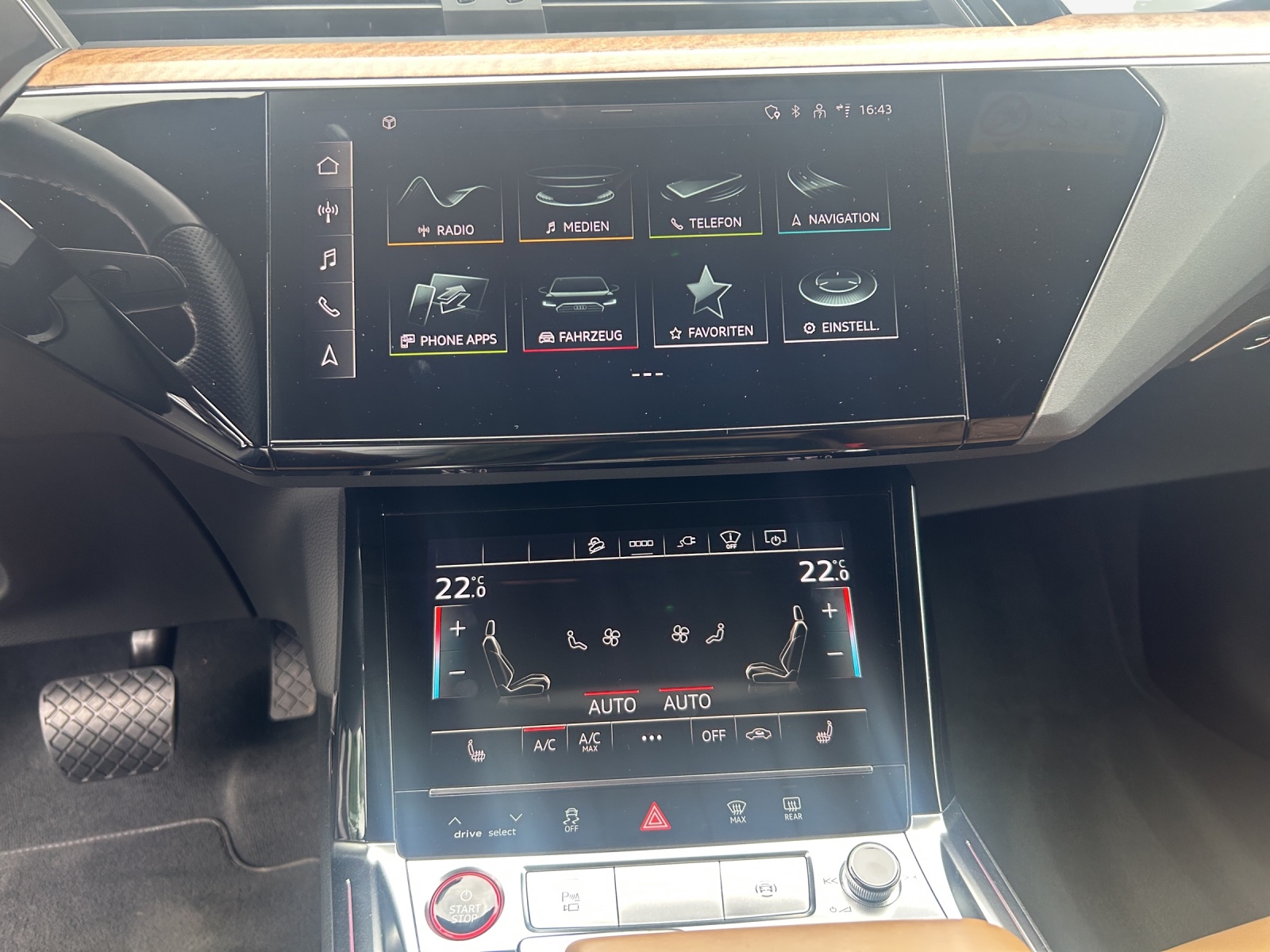 AUDI e-tron S quattro-image-11