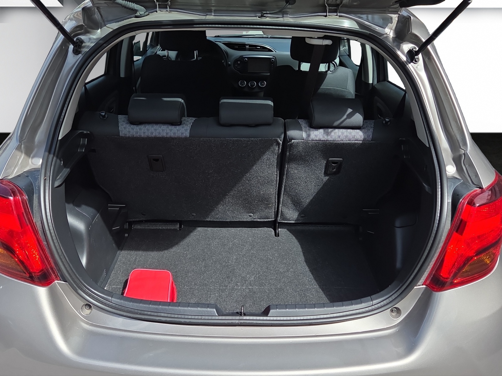 TOYOTA Yaris 1.33 Trend-image-16
