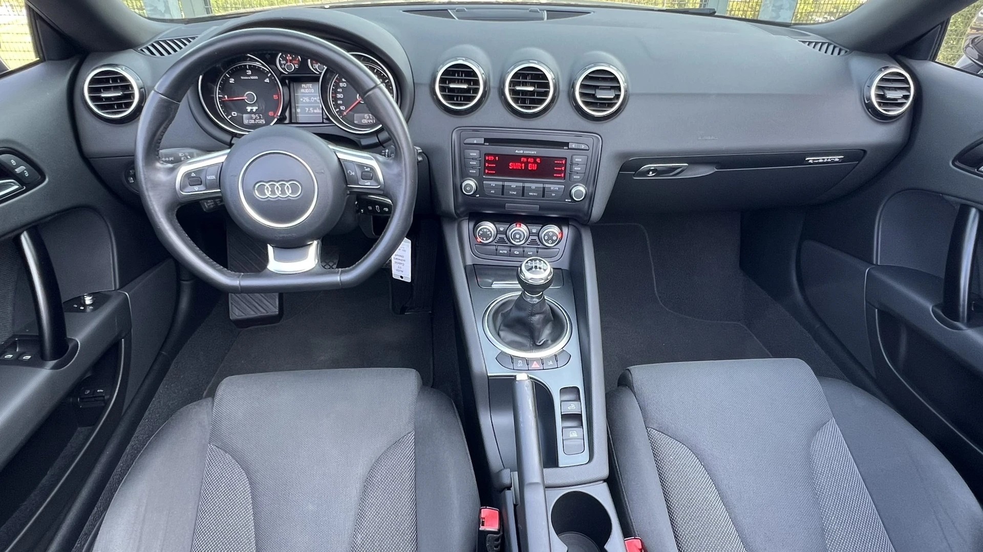 AUDI TT ROADSTER 2.0 TDI QUATTRO l 170 PS-image-19