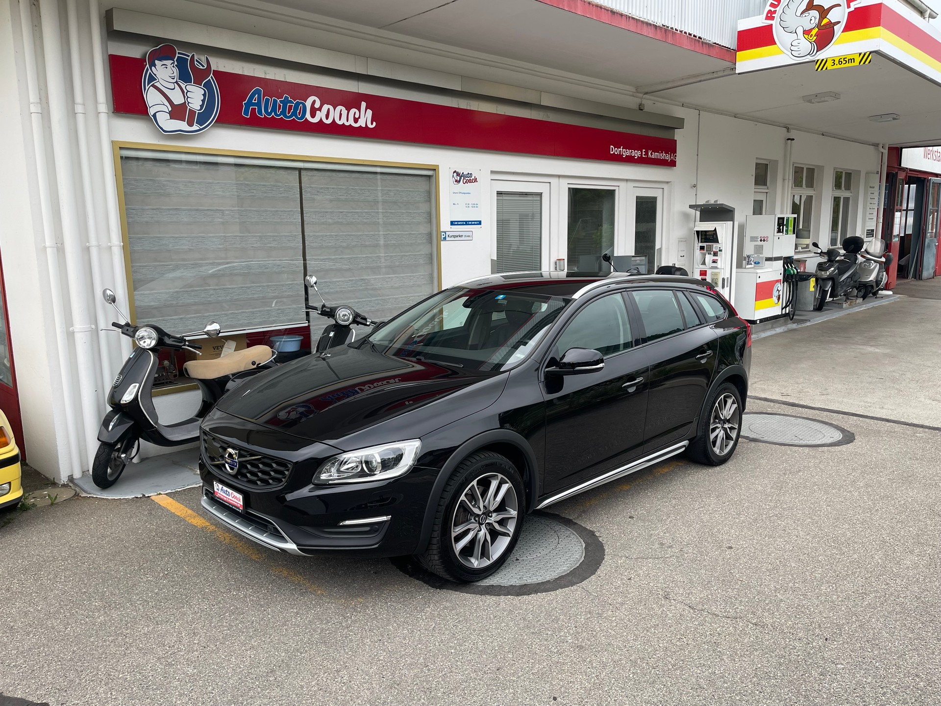 VOLVO V60 Cross Country D4 AWD Kinetic Geartronic-image-2