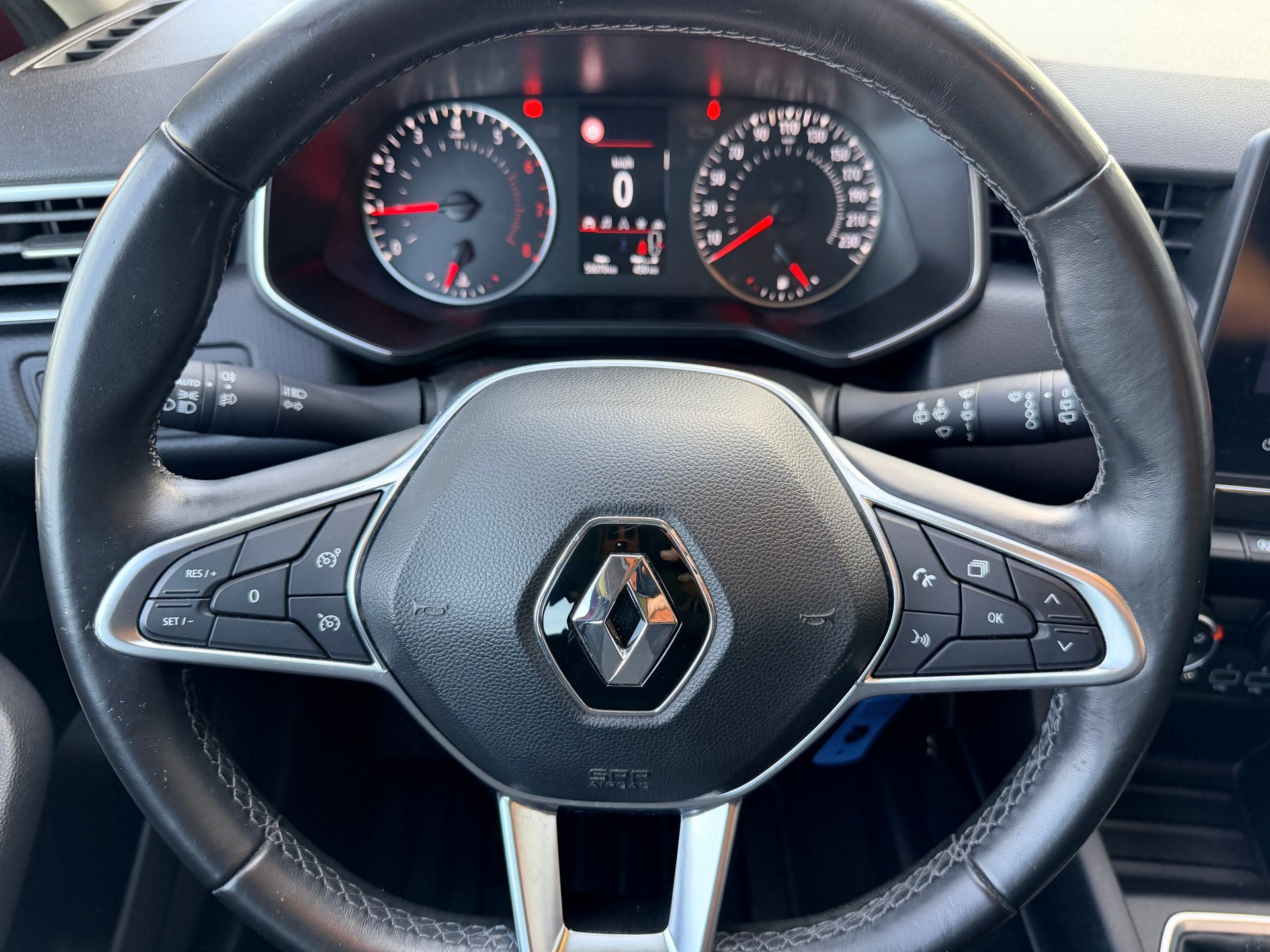RENAULT Clio 1.0 Business-image-11