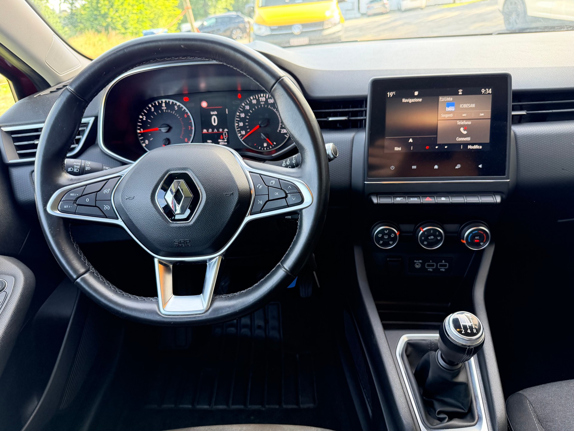 RENAULT Clio 1.0 Business-image-12