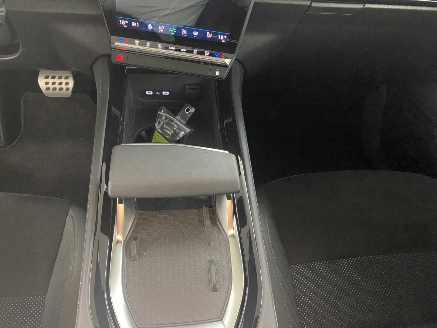 RENAULT Rafale 1.2 E-Tech Hybrid 200 Esprit Alpine-image-14