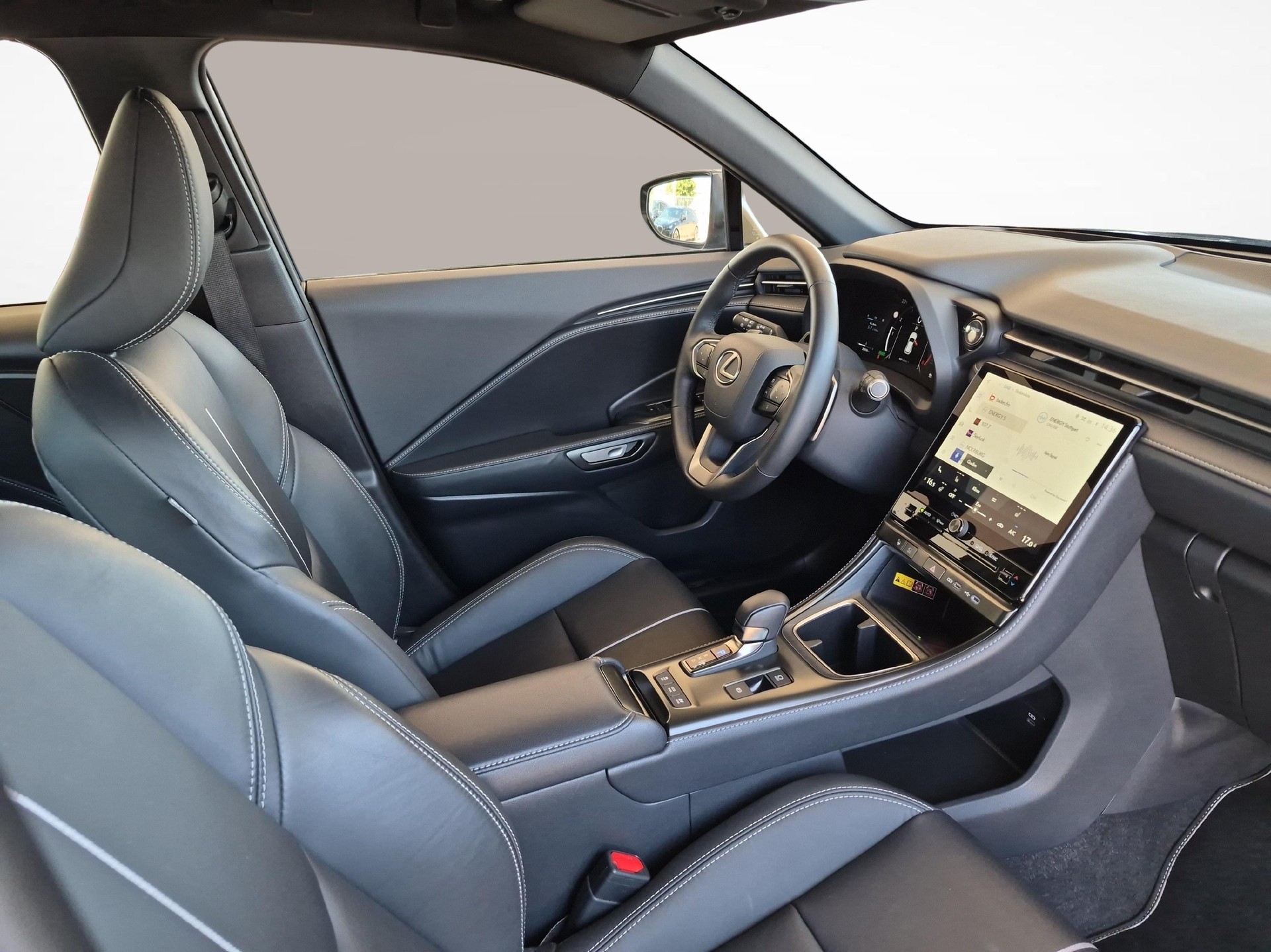 LEXUS LBX 1.5 Hybrid Relax AWD / ab 3,99% Leasing bei Abschluss einer Protect Autoversicherung-image-9