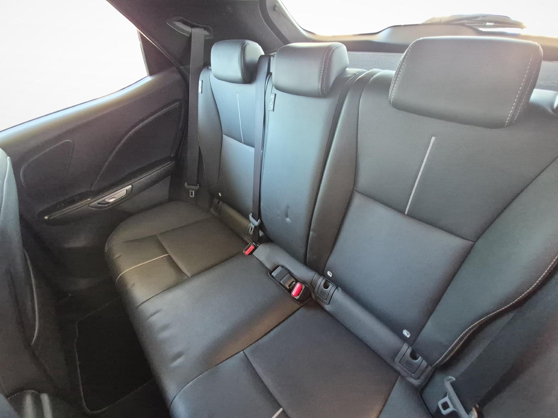 LEXUS LBX 1.5 Hybrid Relax AWD / ab 3,99% Leasing bei Abschluss einer Protect Autoversicherung-image-10