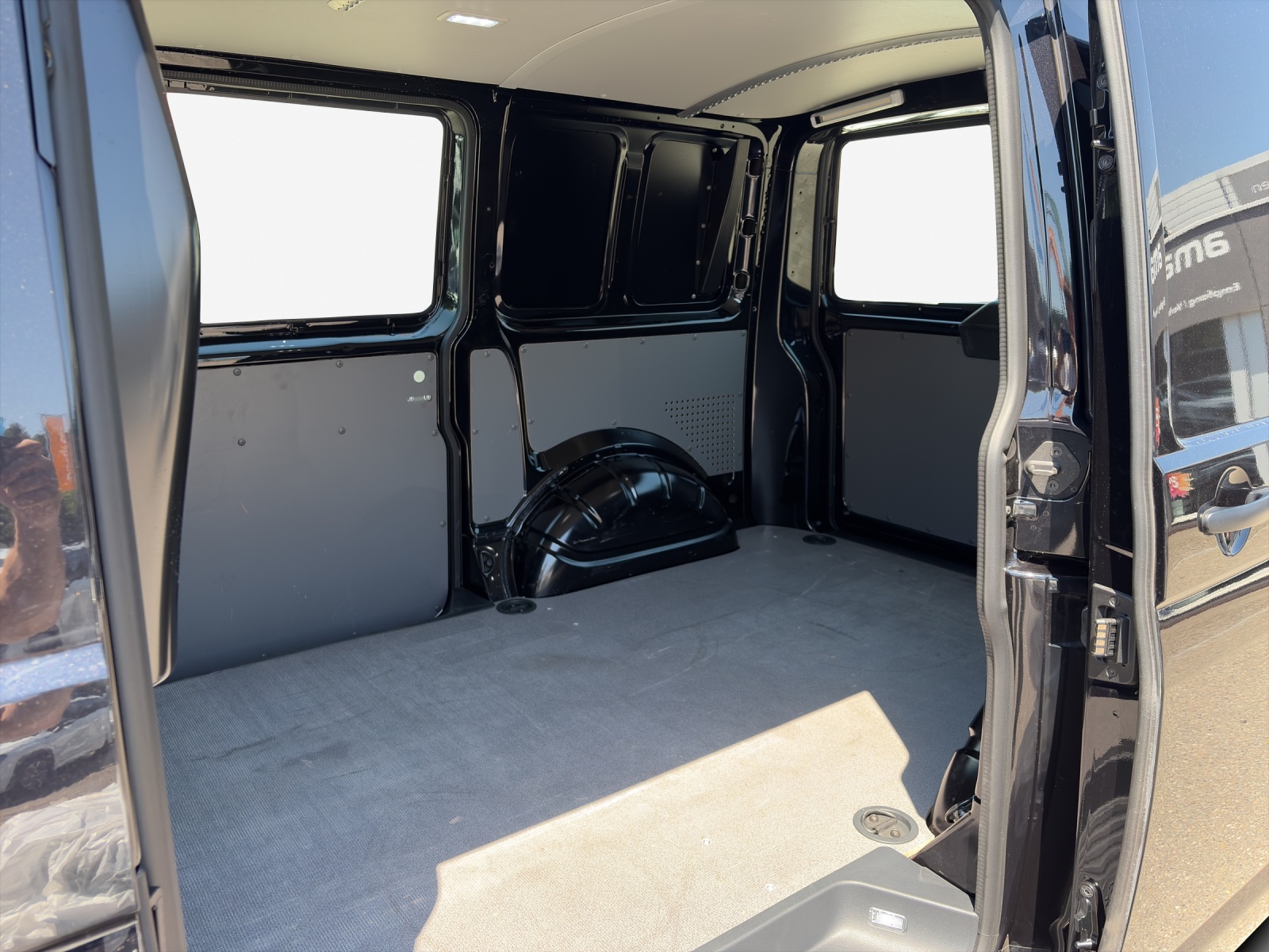 VW T6.1 2.0 TDI DSG-image-11