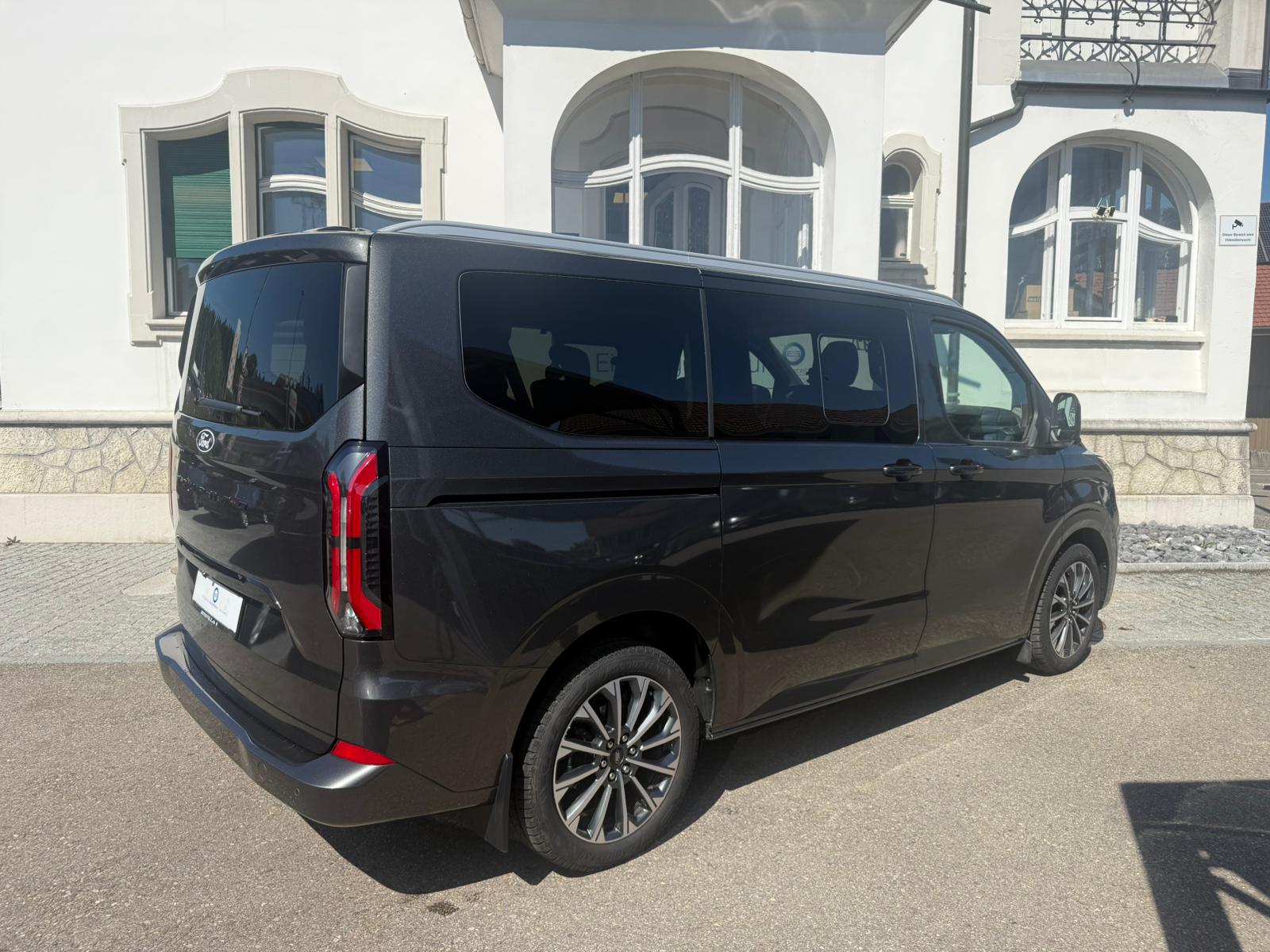 FORD Tourneo Bus 320 L1H1 TitaniumX Automat-image-3