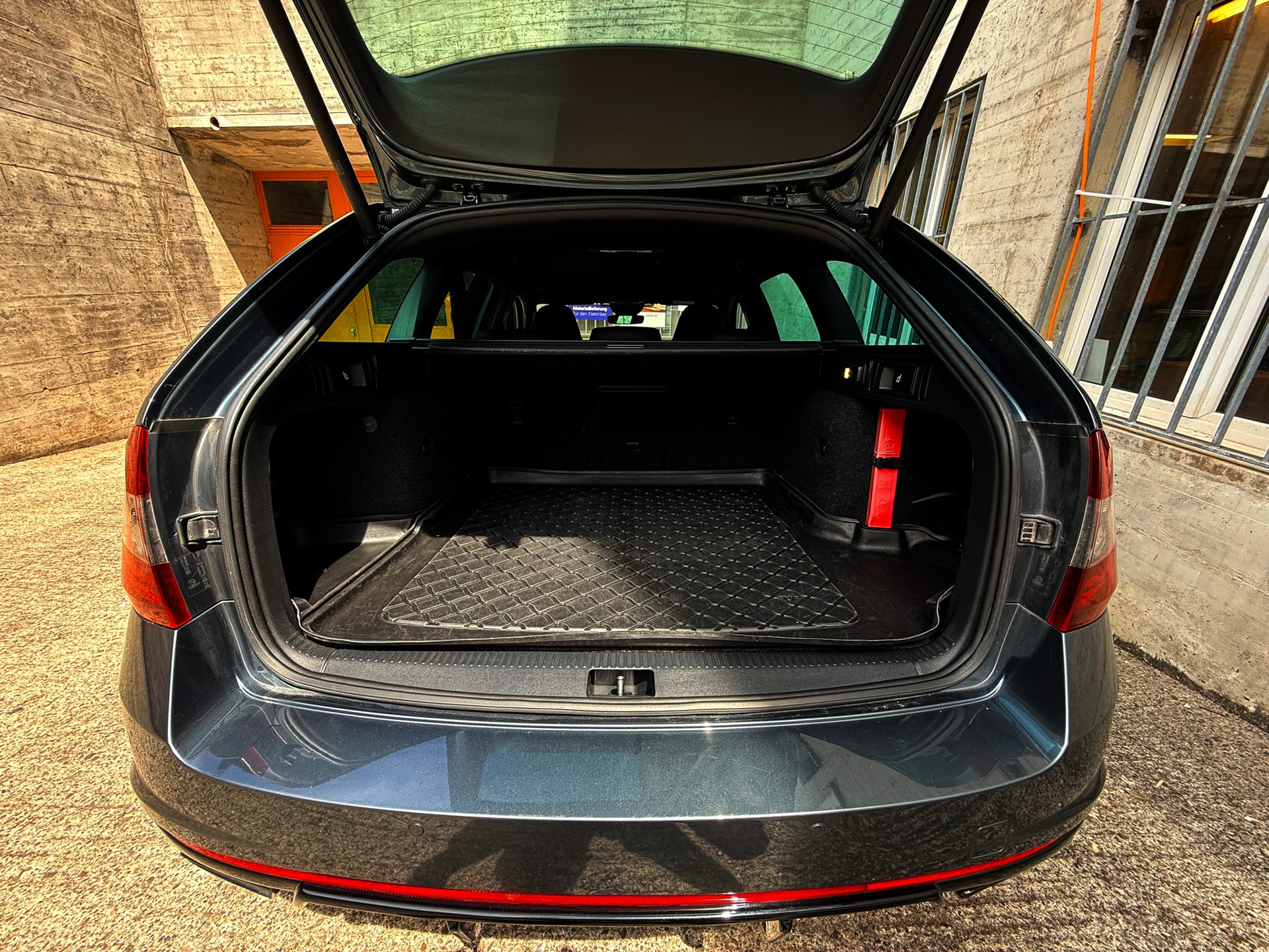 SKODA Octavia Combi 2.0 TDI RS 4x4 DSG-image-10
