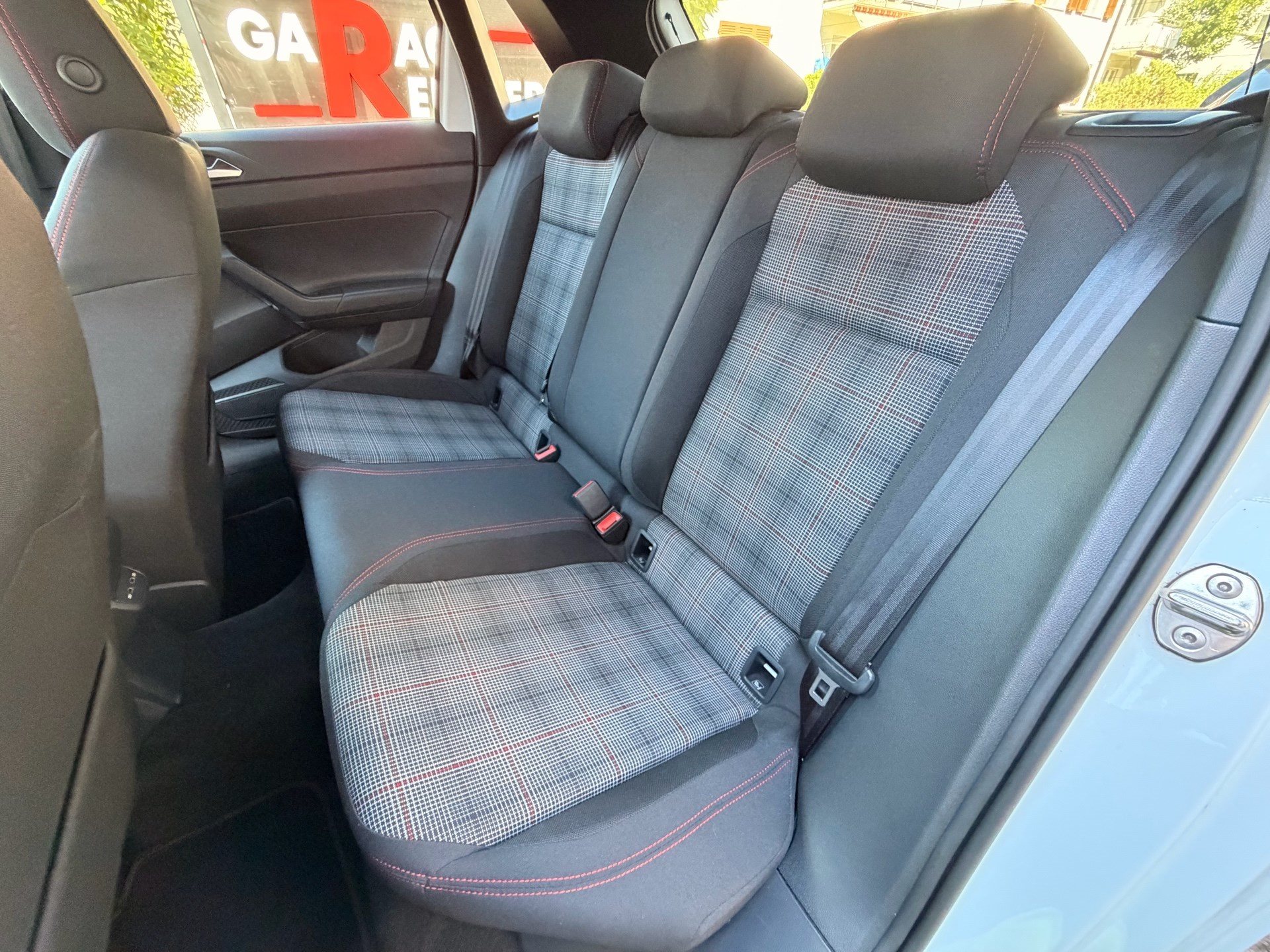 VW Polo GTI 2.0 TSI DSG *** PANORAMAGLASDACH & ALCANTARA ***-image-29