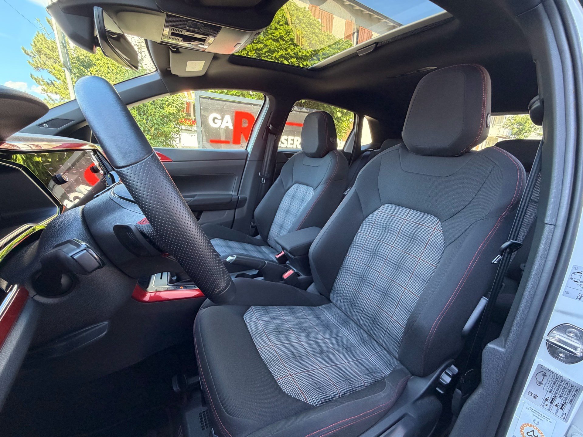 VW Polo GTI 2.0 TSI DSG *** PANORAMAGLASDACH & ALCANTARA ***-image-8