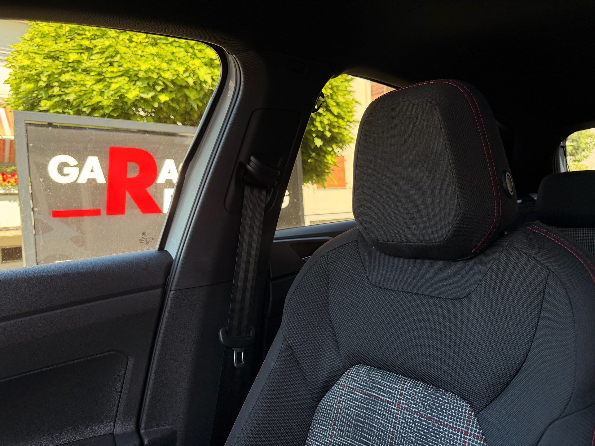 VW Polo GTI 2.0 TSI DSG *** PANORAMAGLASDACH & ALCANTARA ***-image-28