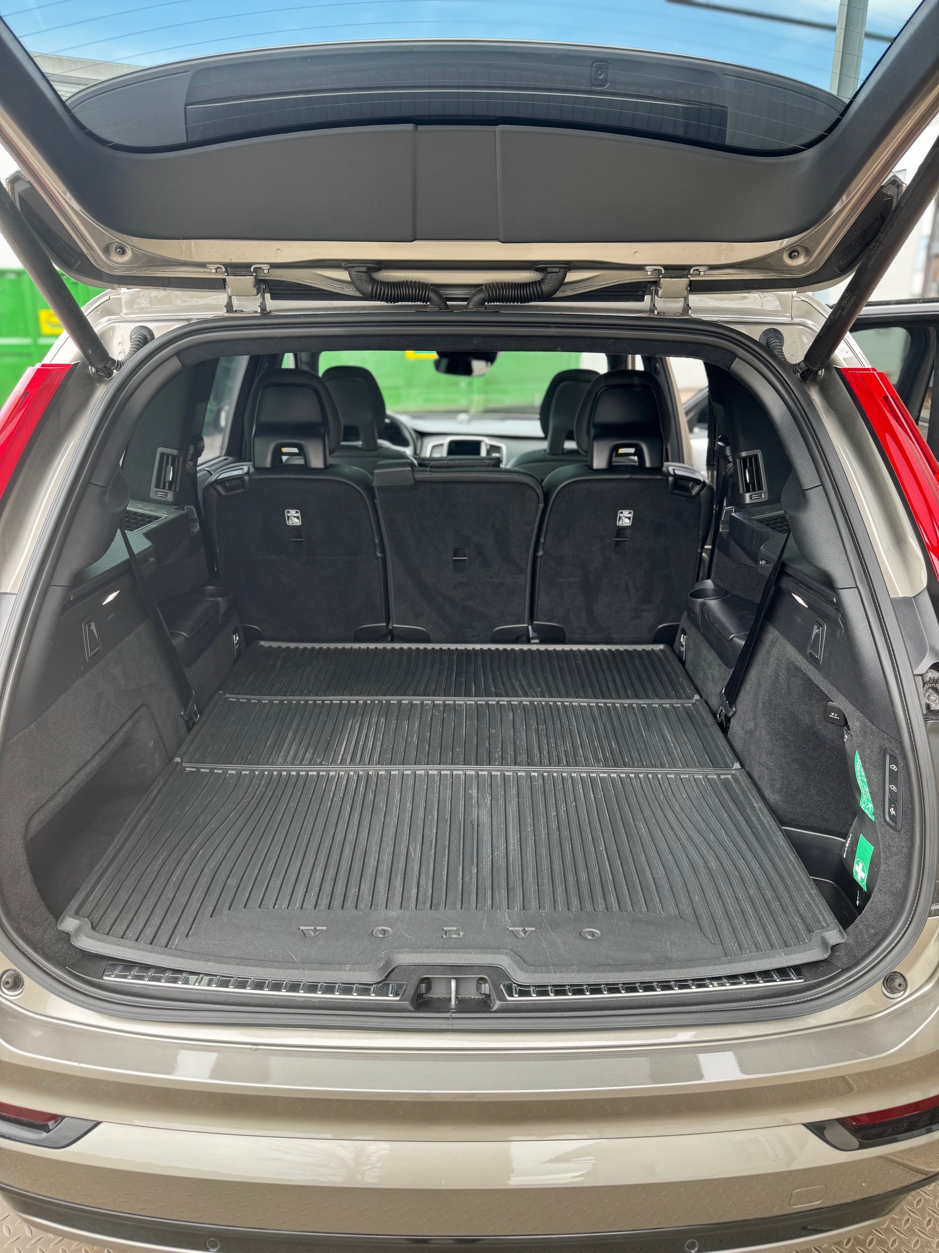 VOLVO XC90 T8 eAWD R-Design Geartronic-image-12