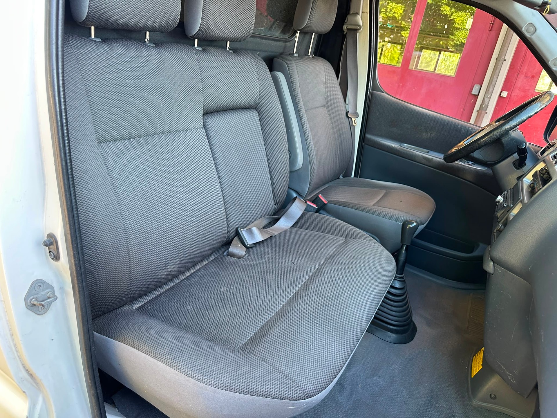 TOYOTA HI-ACE-image-10