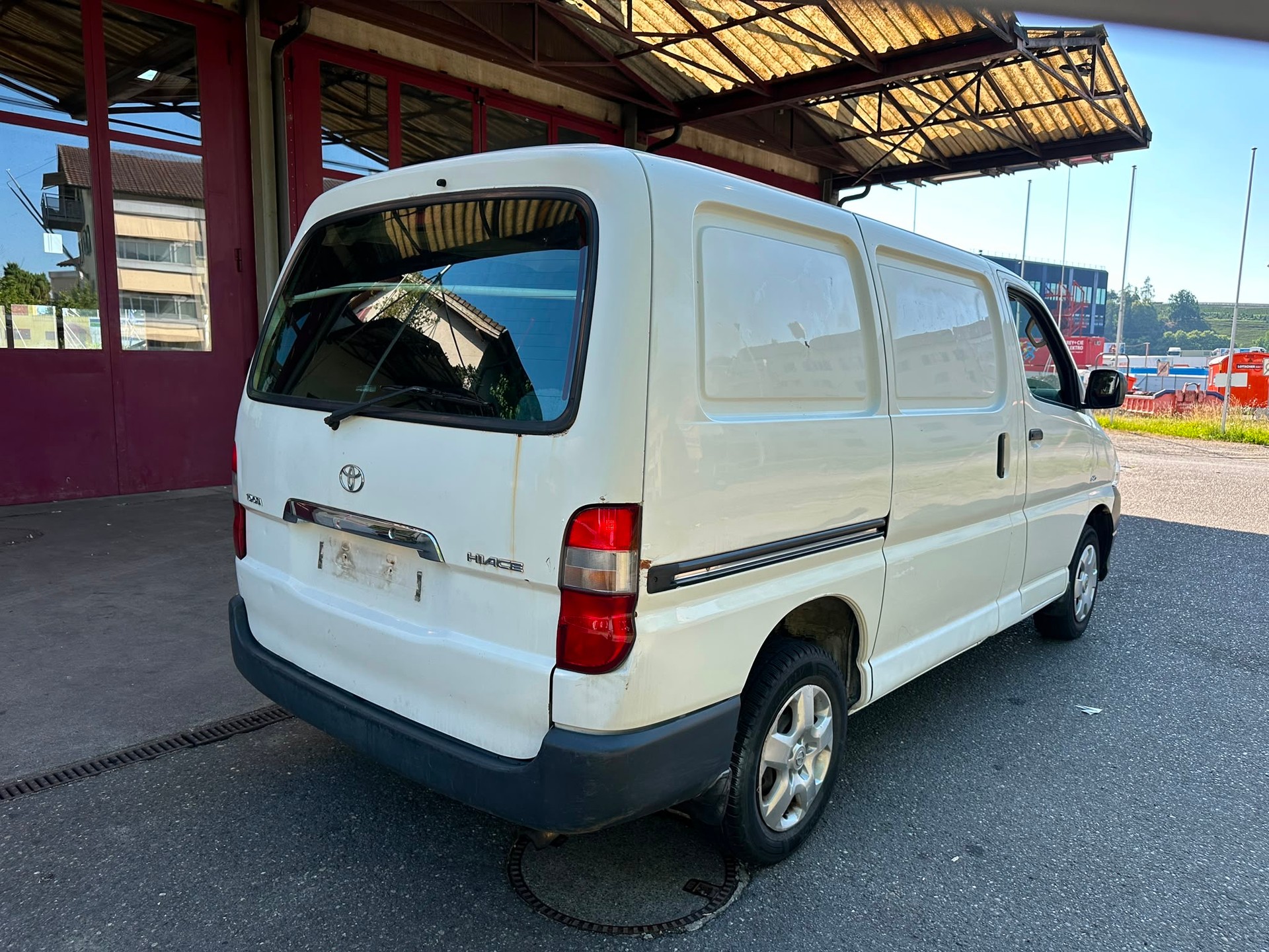 TOYOTA HI-ACE-image-4