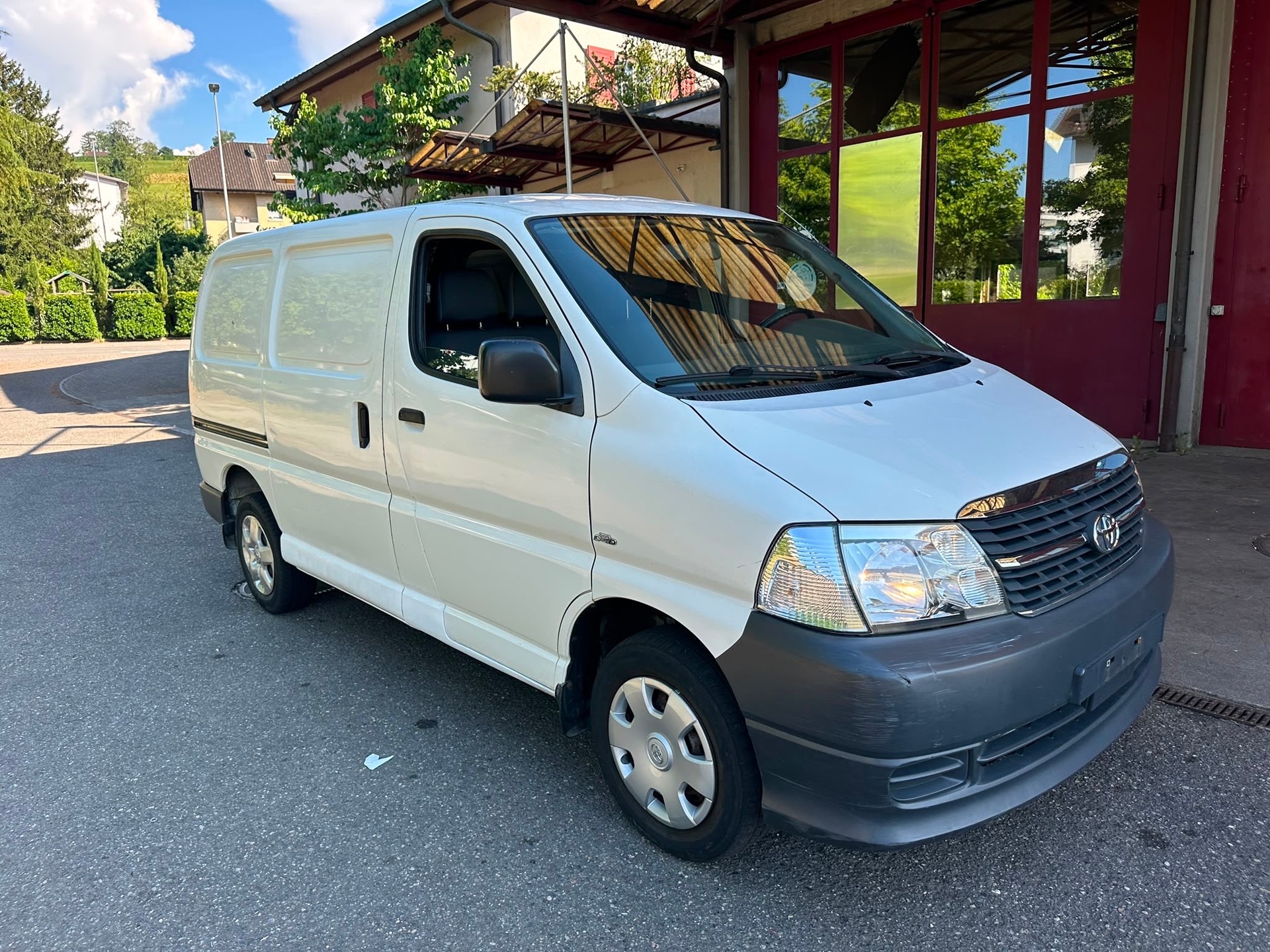 TOYOTA HI-ACE-image-2