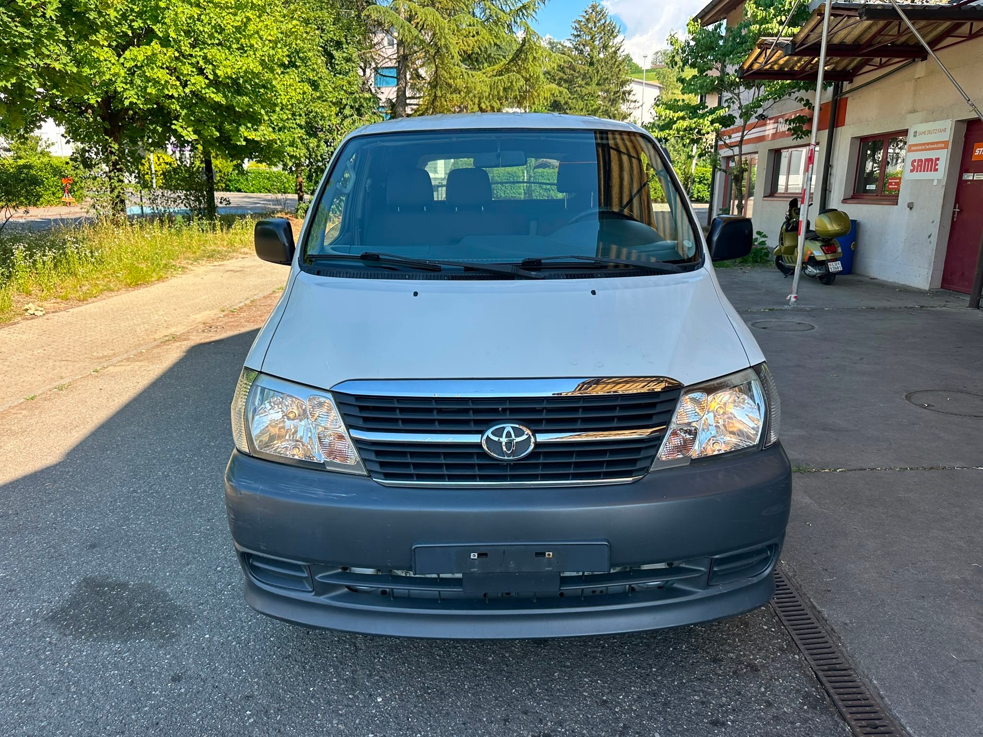 TOYOTA HI-ACE-image-0