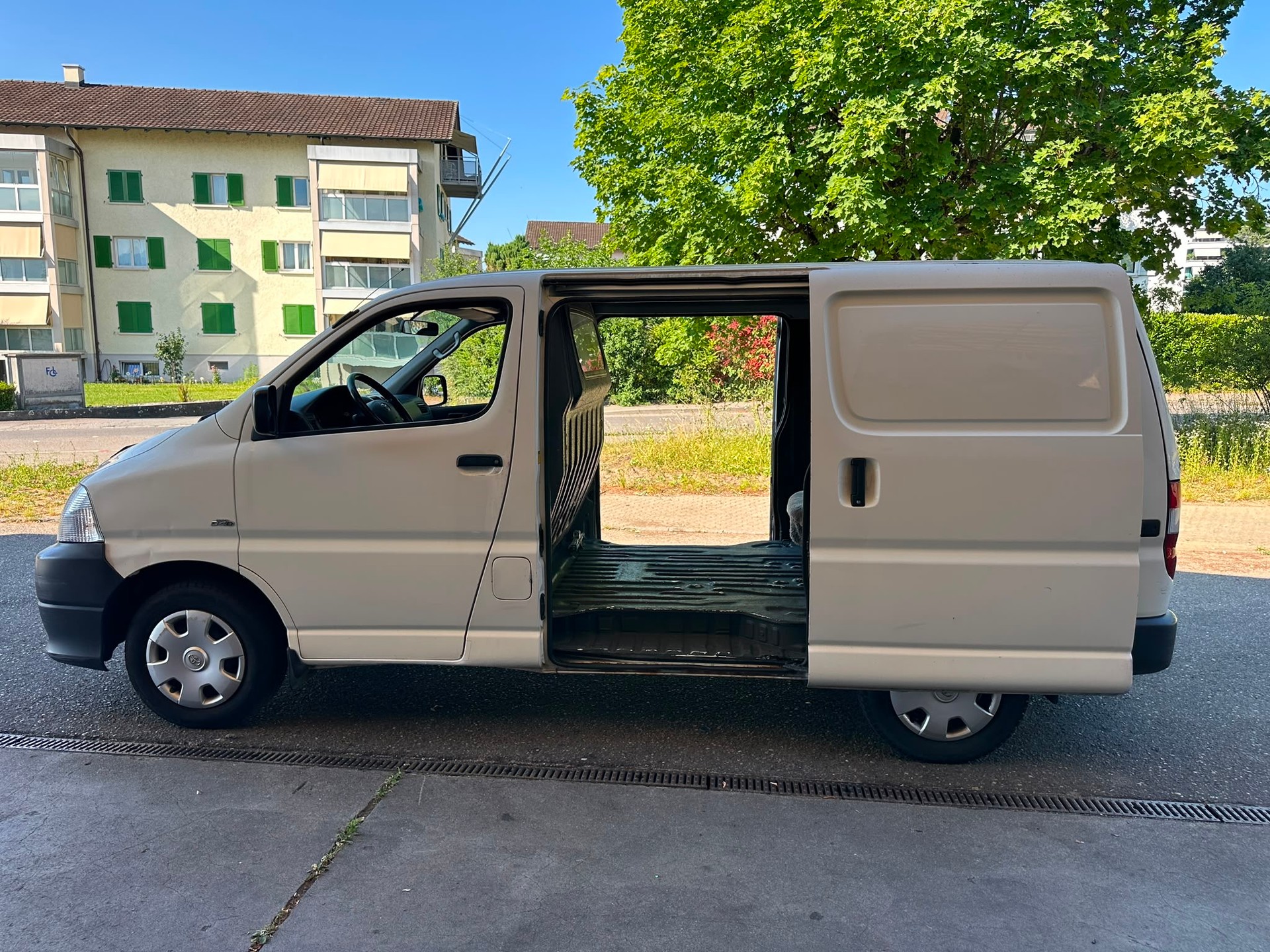 TOYOTA HI-ACE-image-6