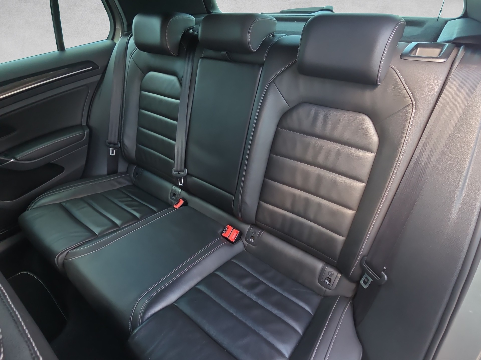 VW Golf 2.0 TSI R 4Motion DSG • Motor nur 60'000km • DCC • App-Connect • Navi Discover Media • frisch ab MFK-image-7