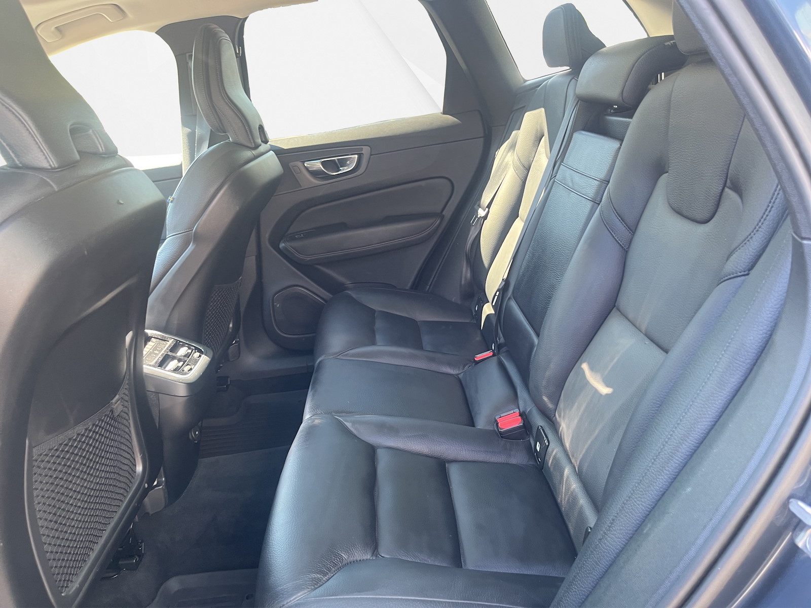 VOLVO XC60 2.0 B4 MH Inscription AWD-image-9