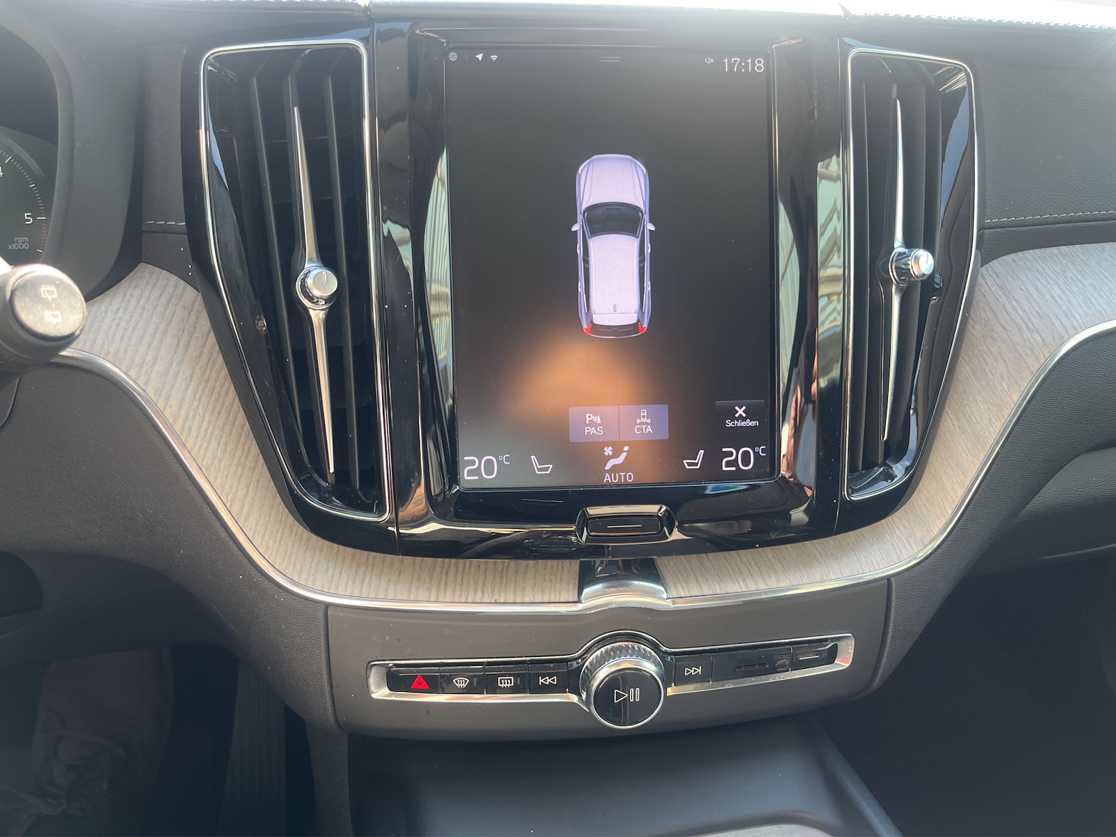 VOLVO XC60 2.0 B4 MH Inscription AWD-image-15