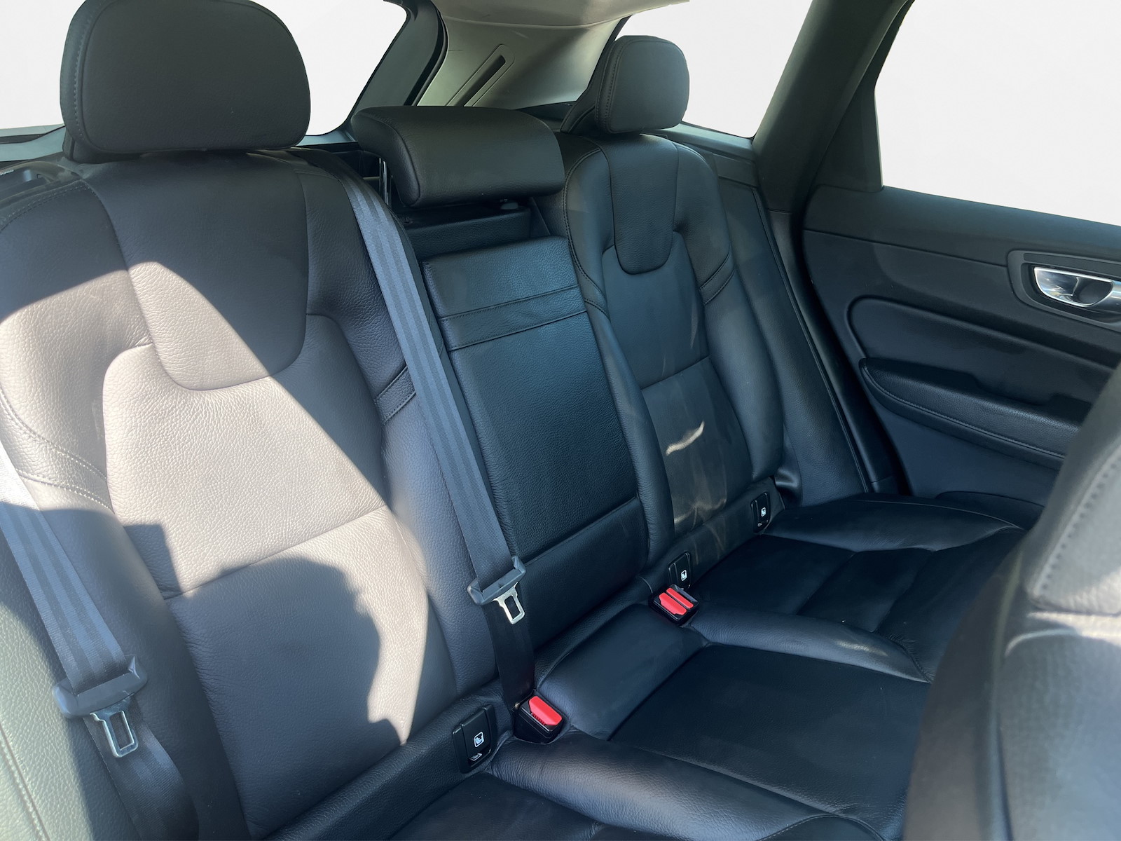 VOLVO XC60 2.0 B4 MH Inscription AWD-image-11