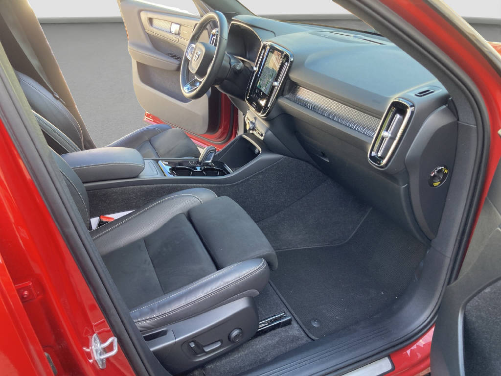 VOLVO XC40 P8 Twin R-Design AWD-image-13
