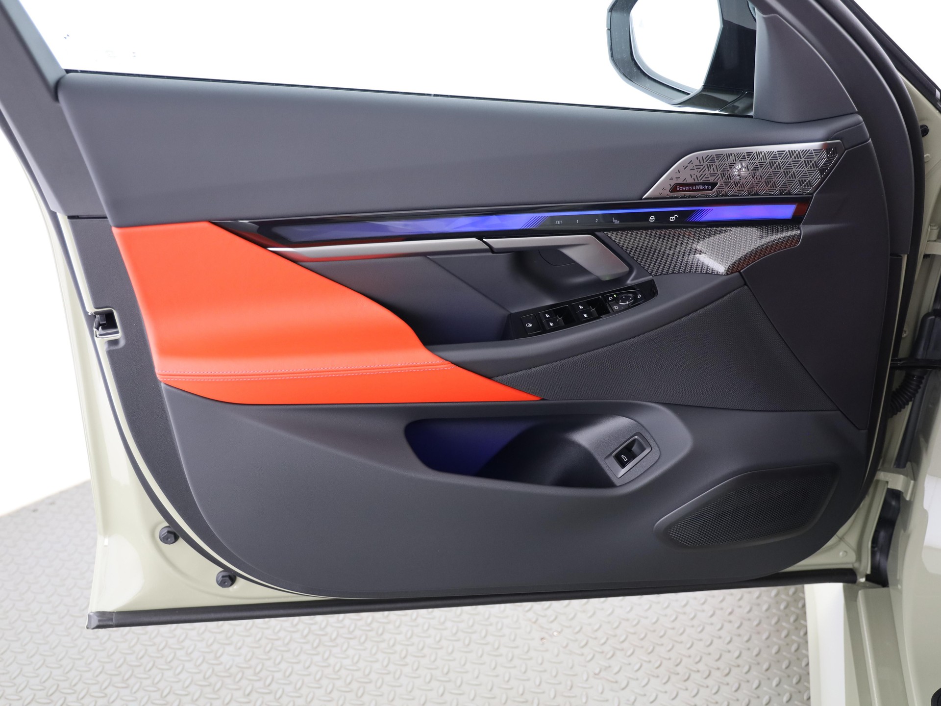 BMW M5 xDrive Touring-image-10