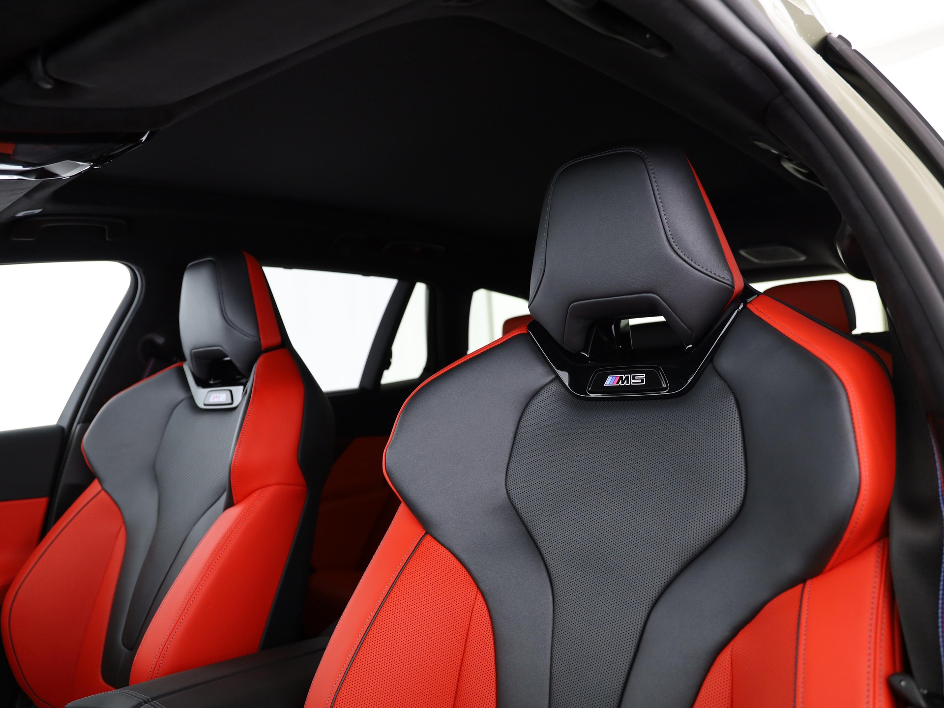 BMW M5 xDrive Touring-image-11