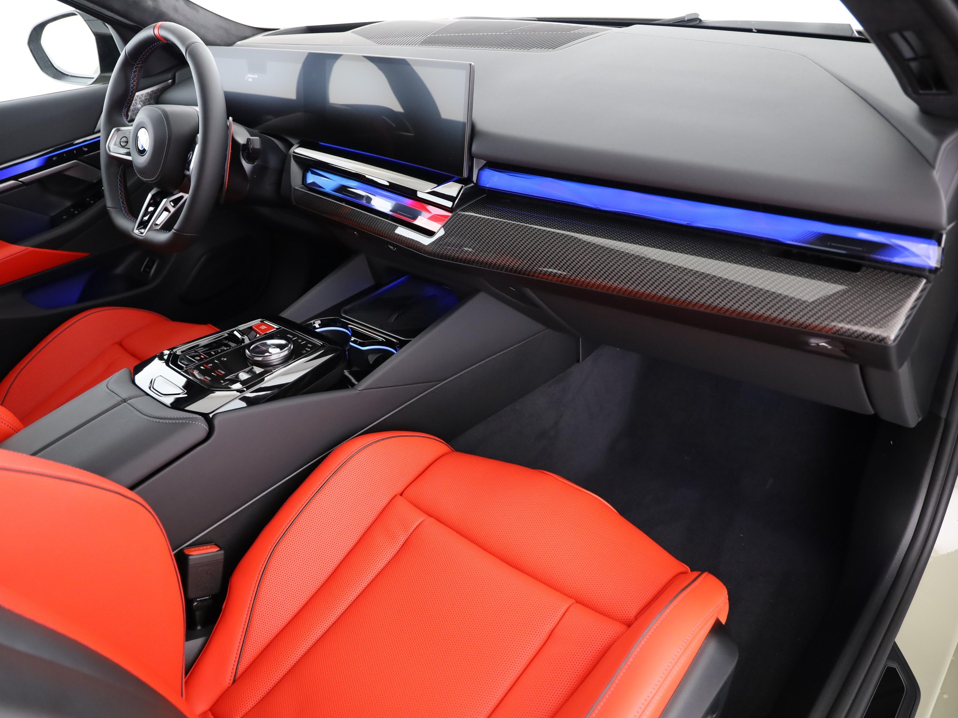 BMW M5 xDrive Touring-image-14