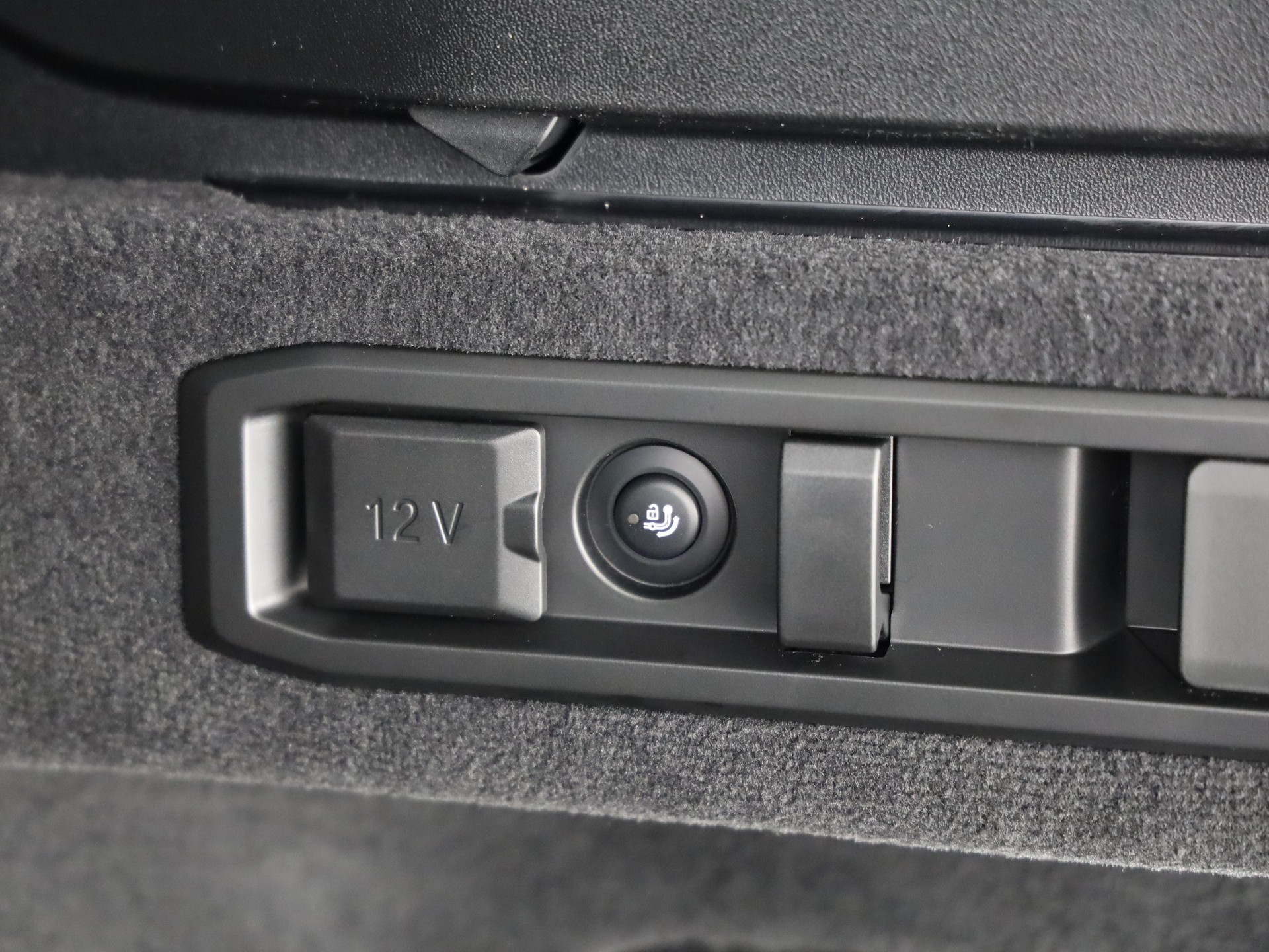 BMW M5 xDrive Touring-image-8