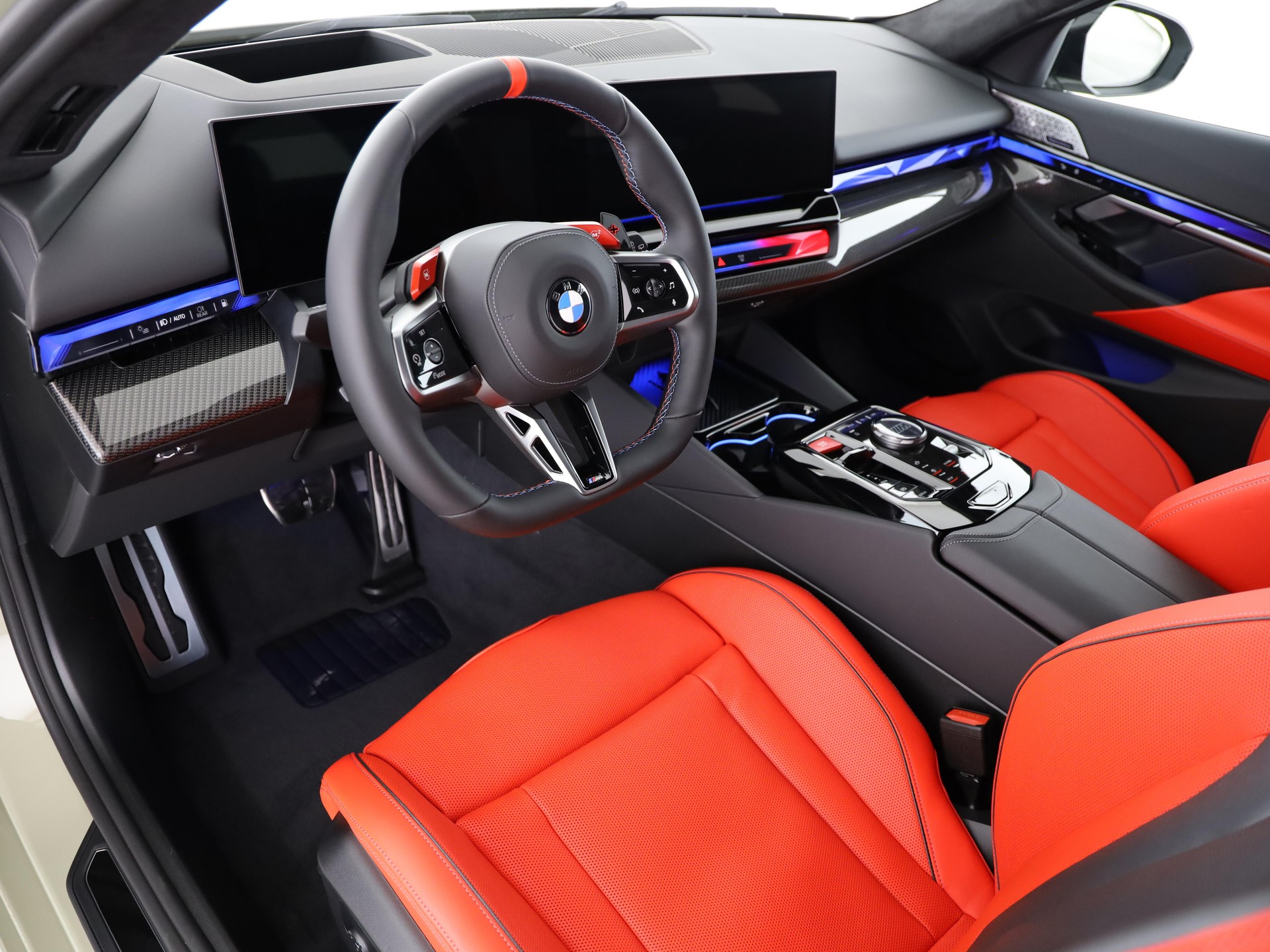 BMW M5 xDrive Touring-image-12