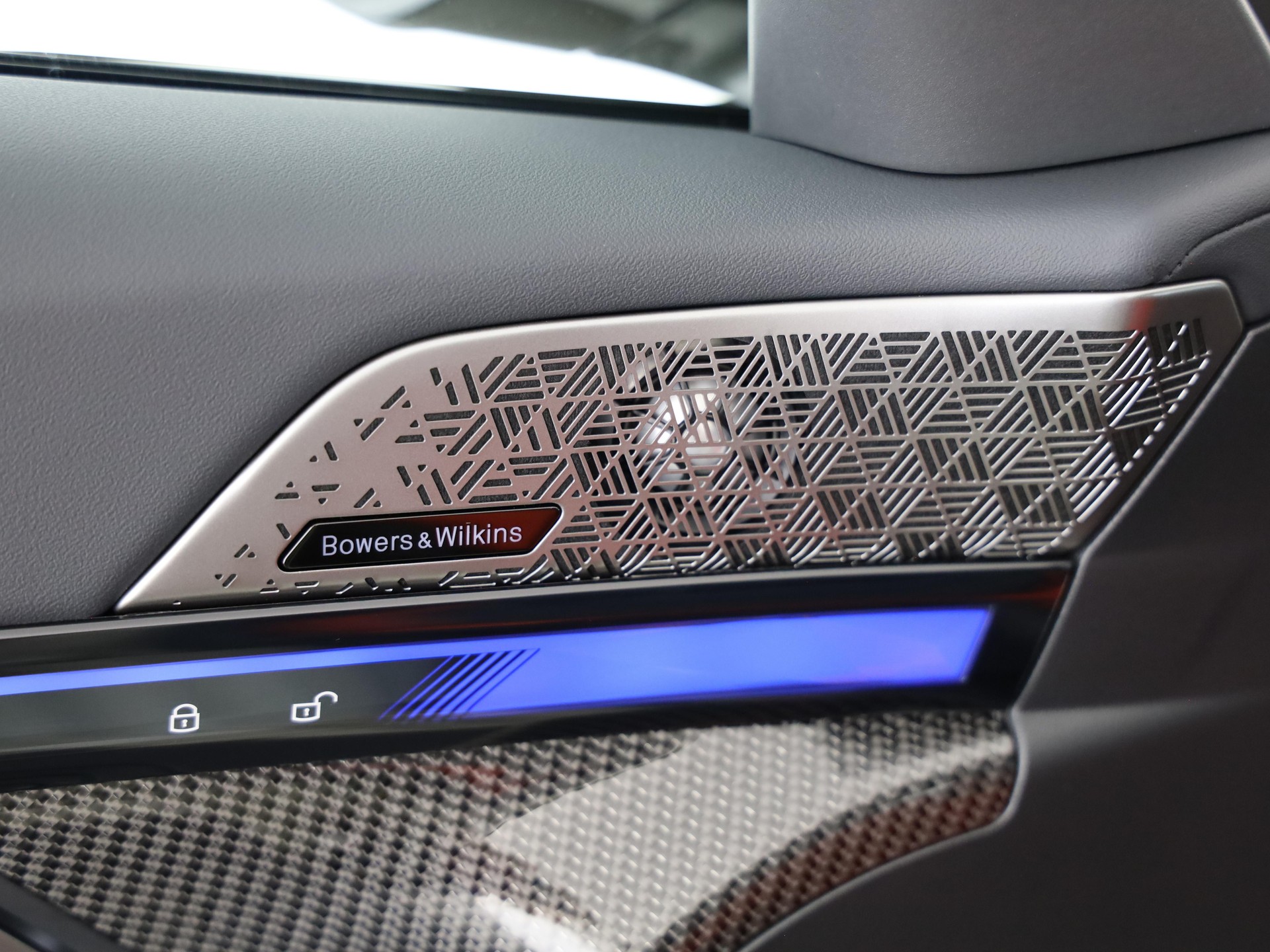 BMW M5 xDrive Touring-image-13